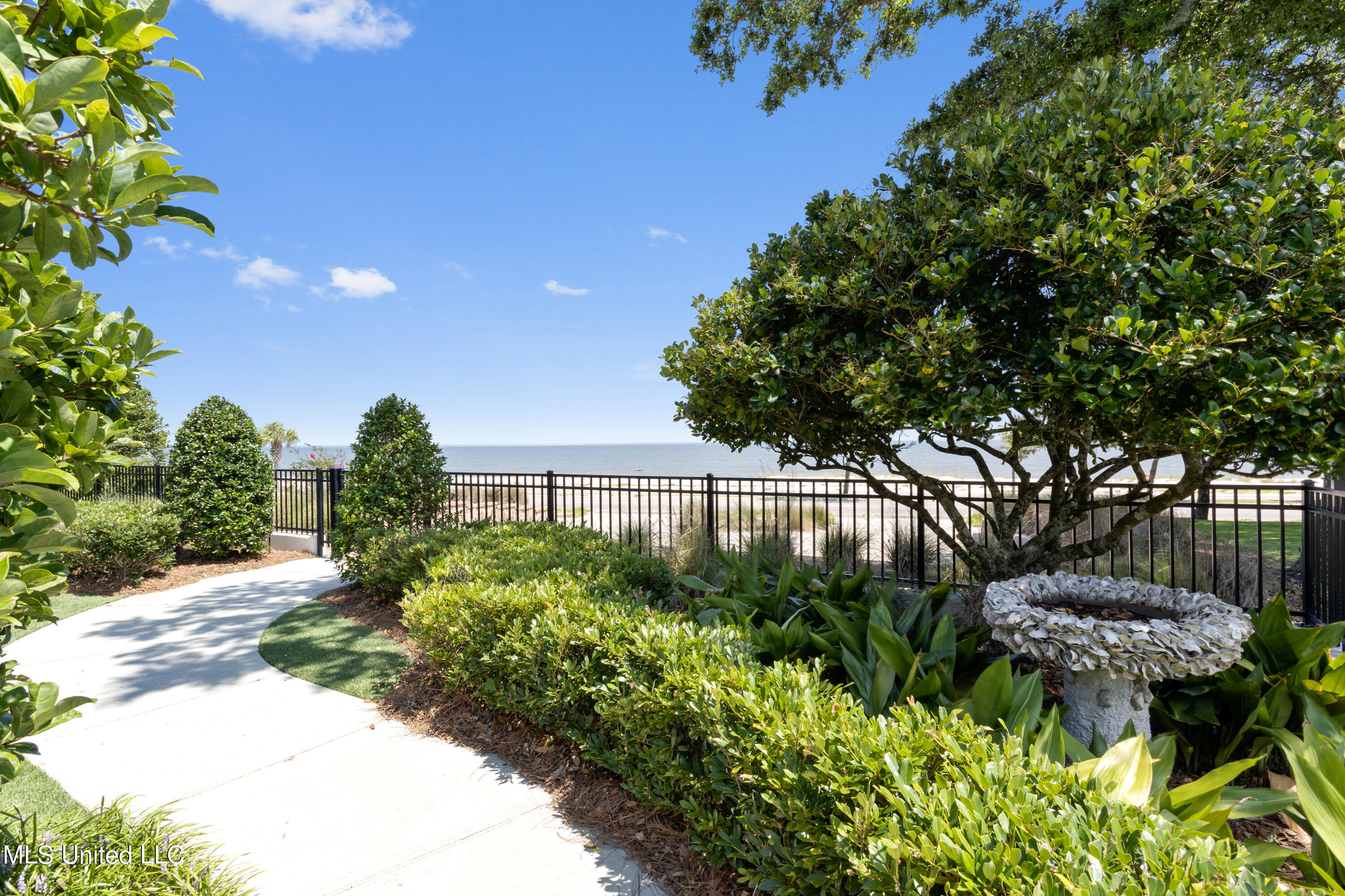922 E Beach Boulevard Property Photo 8