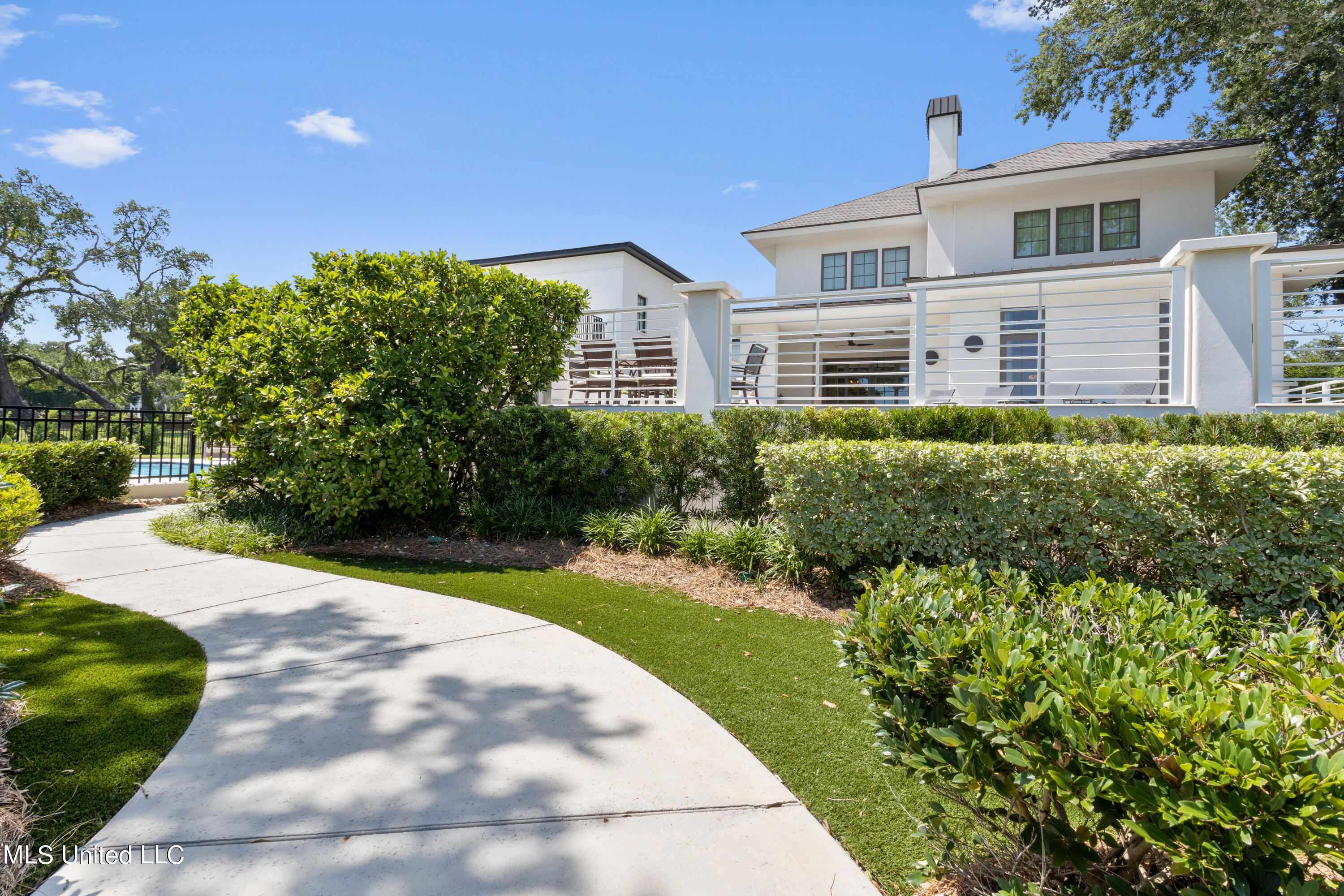 922 E Beach Boulevard Property Photo 9