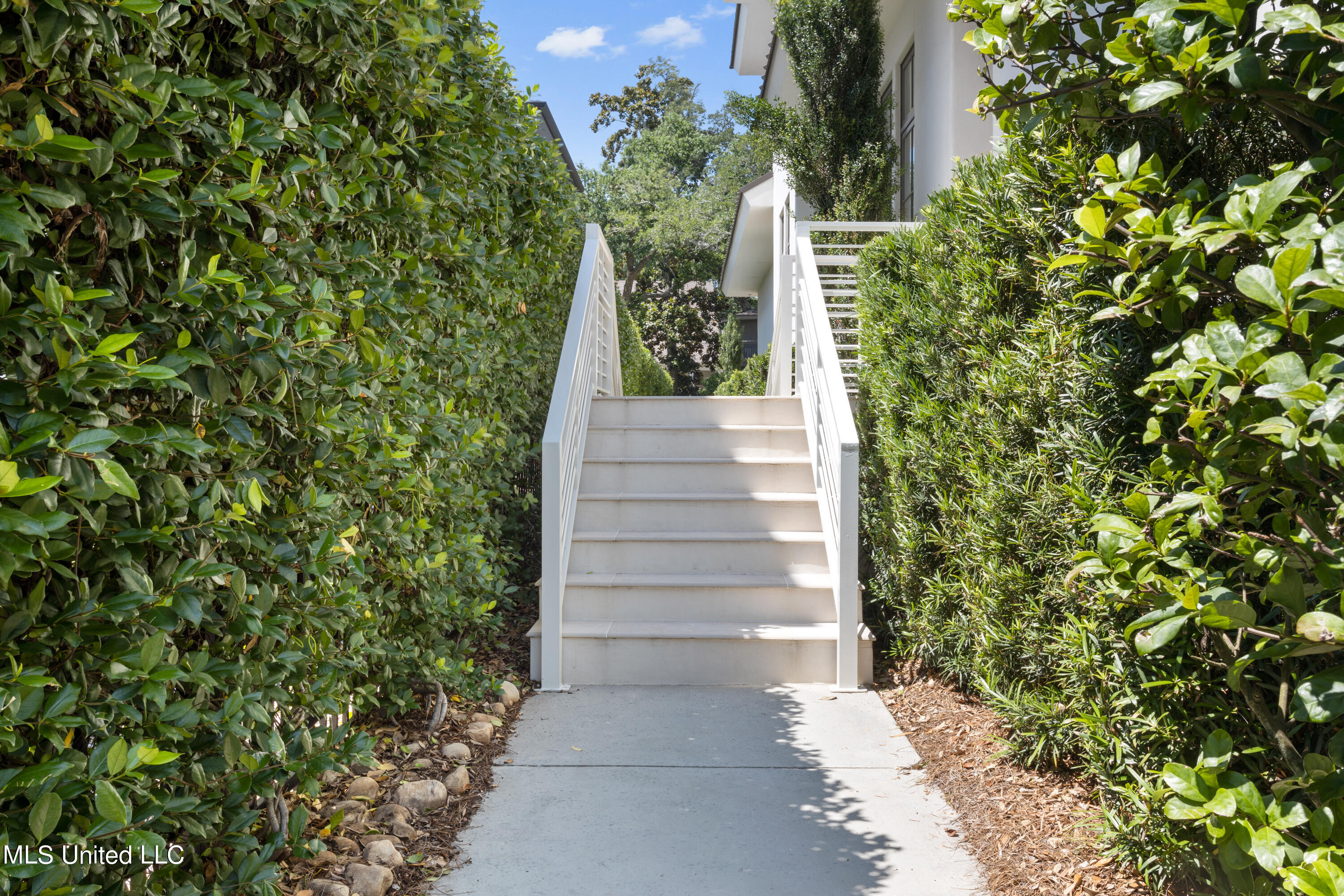 922 E Beach Boulevard Property Photo 10