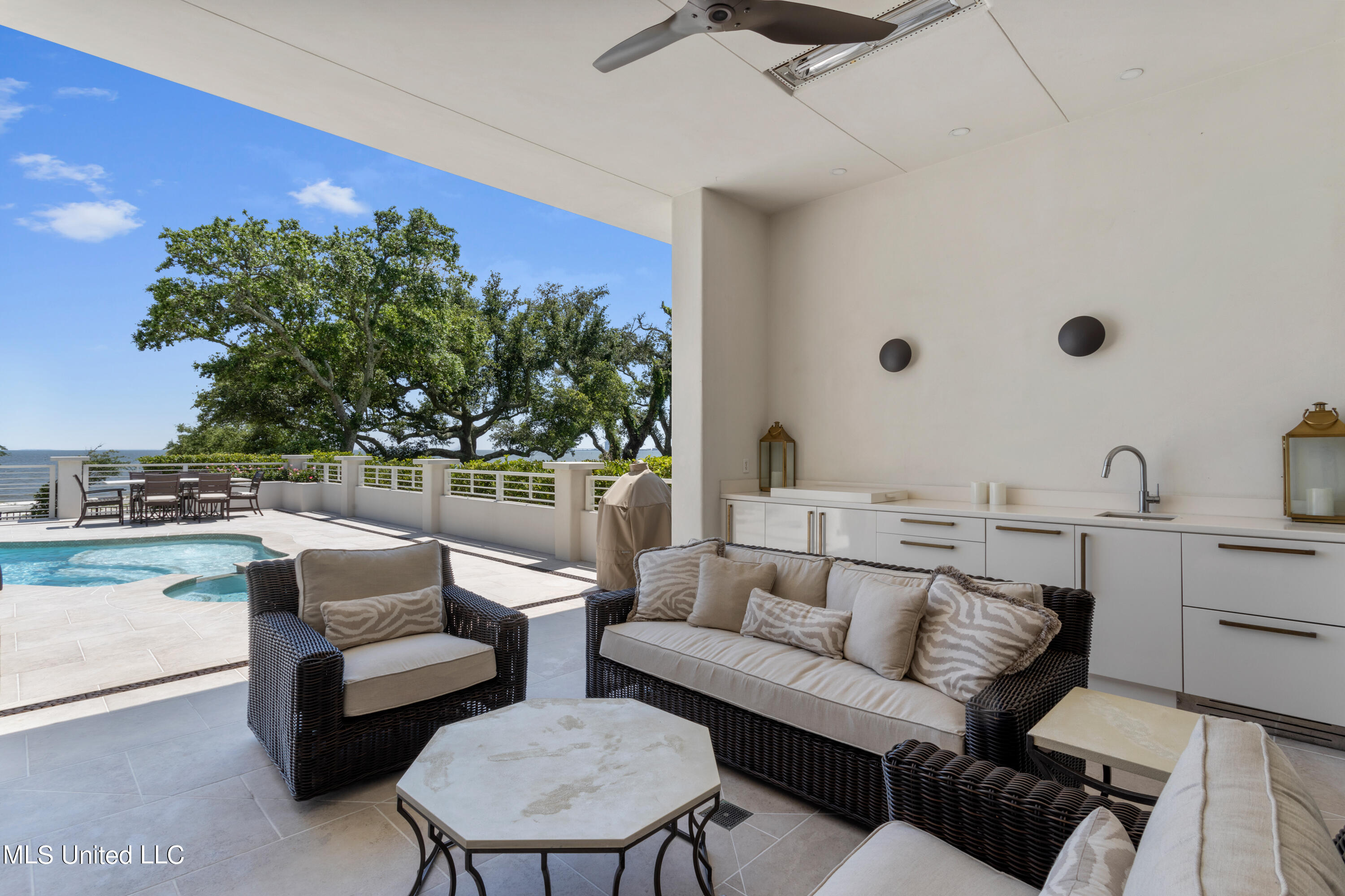 922 E Beach Boulevard Property Photo 83