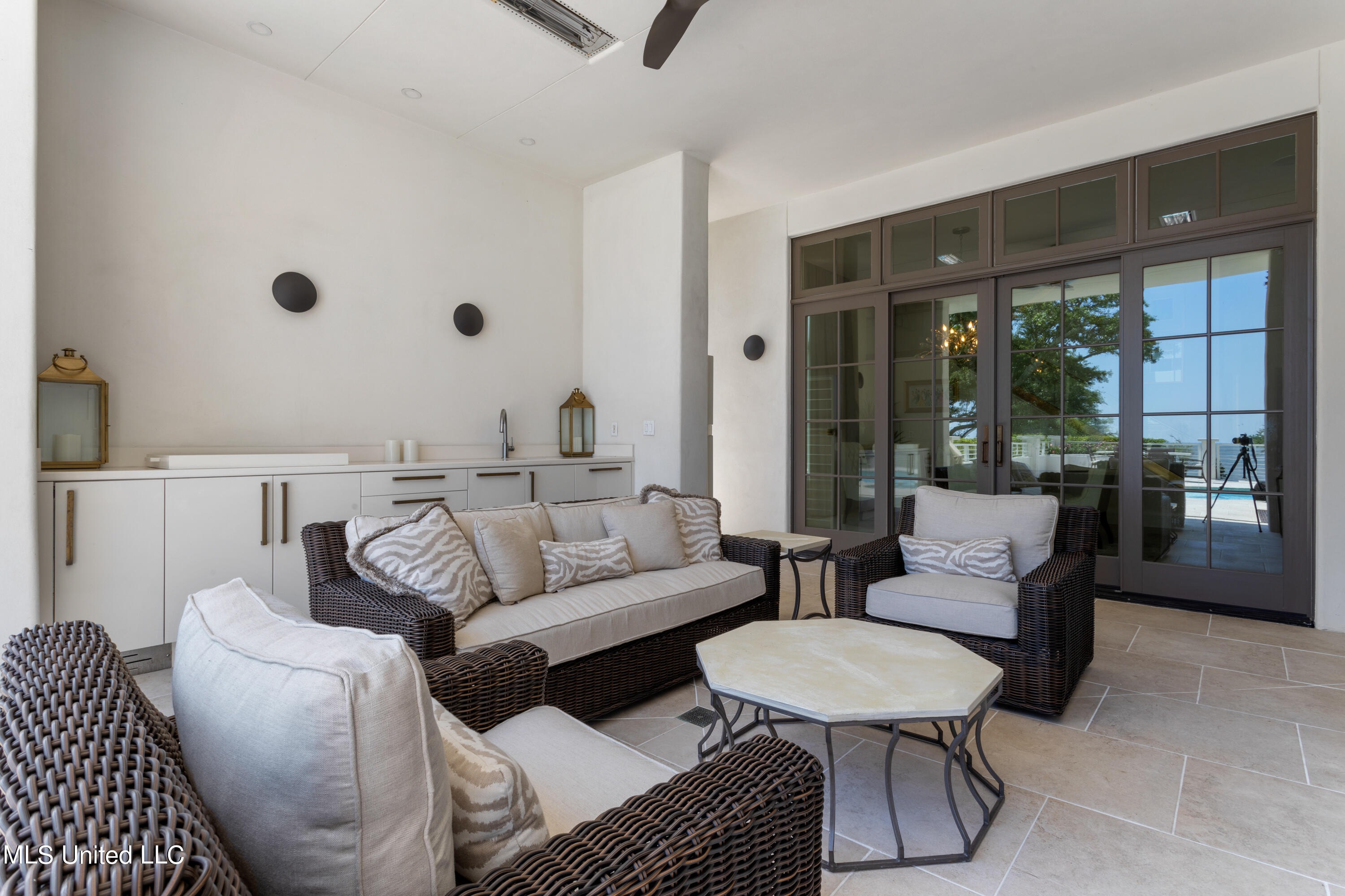 922 E Beach Boulevard Property Photo 89