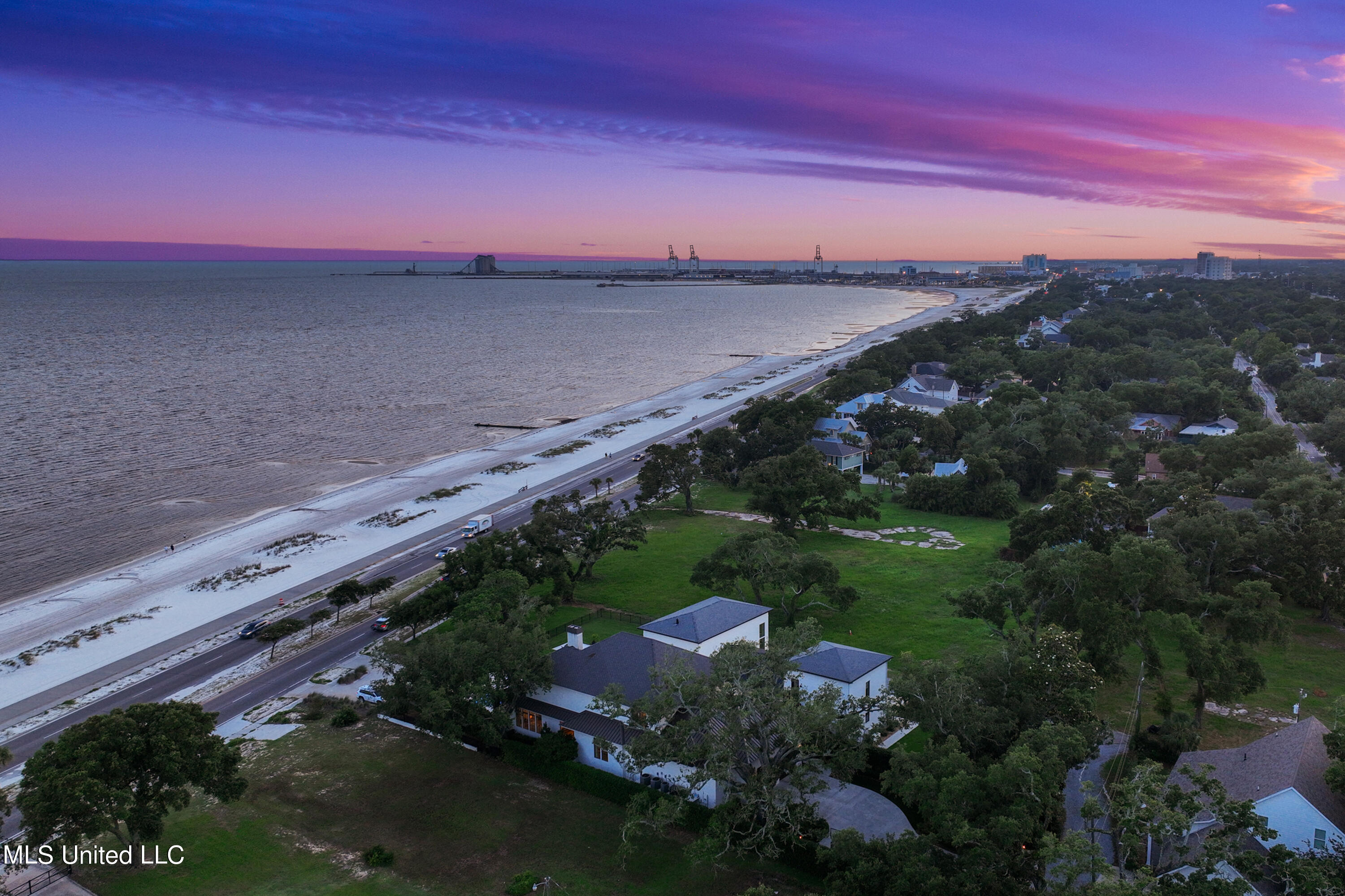 922 E Beach Boulevard Property Photo 133
