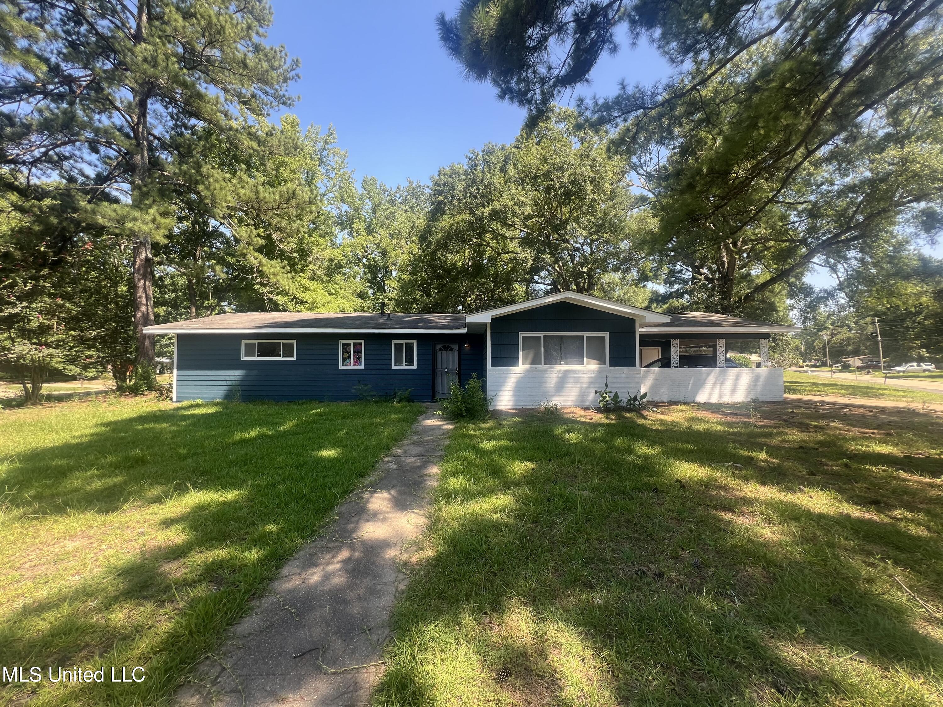 3145 Lakewood Drive Property Photo 1
