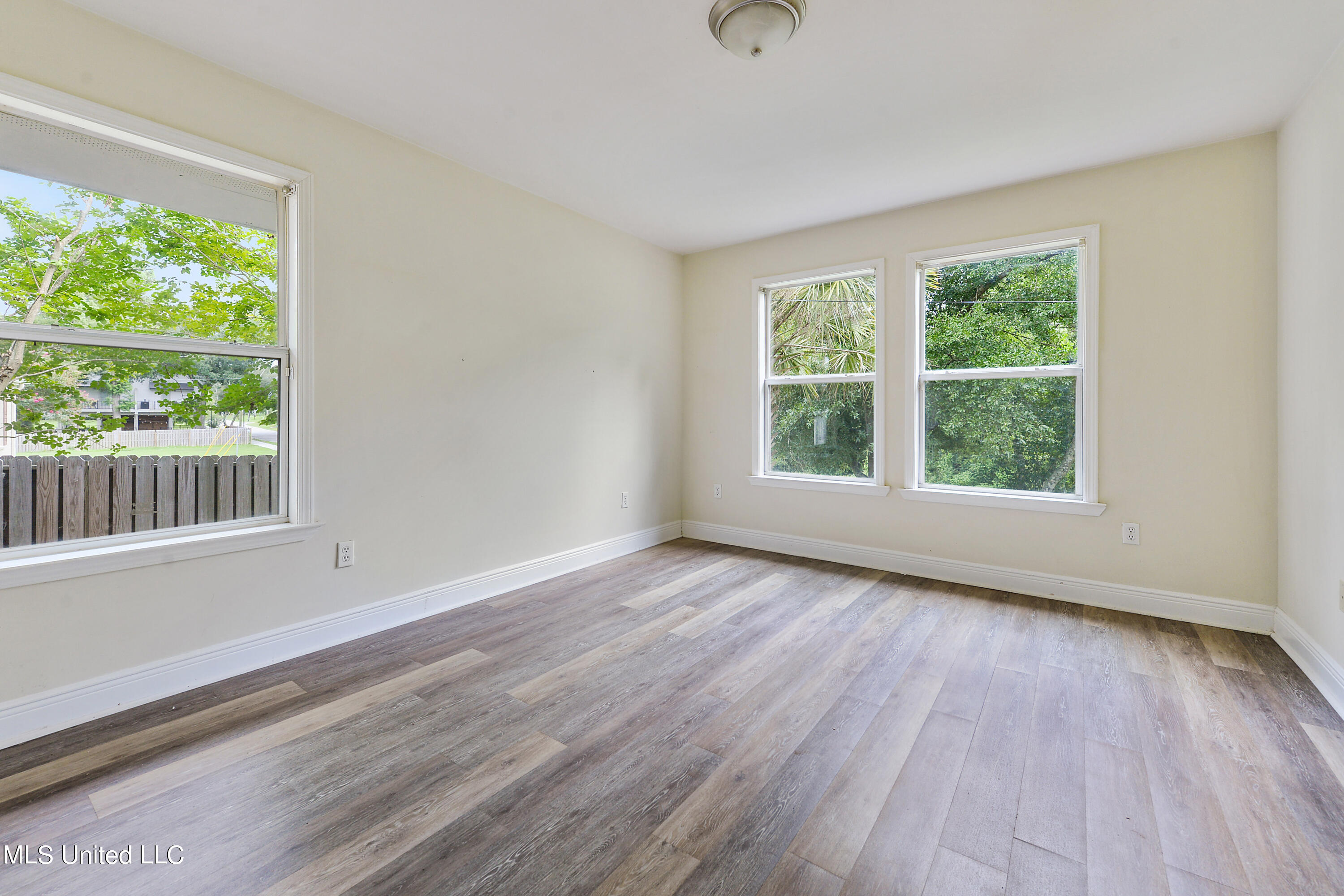100 Hickory Lane Property Photo 13