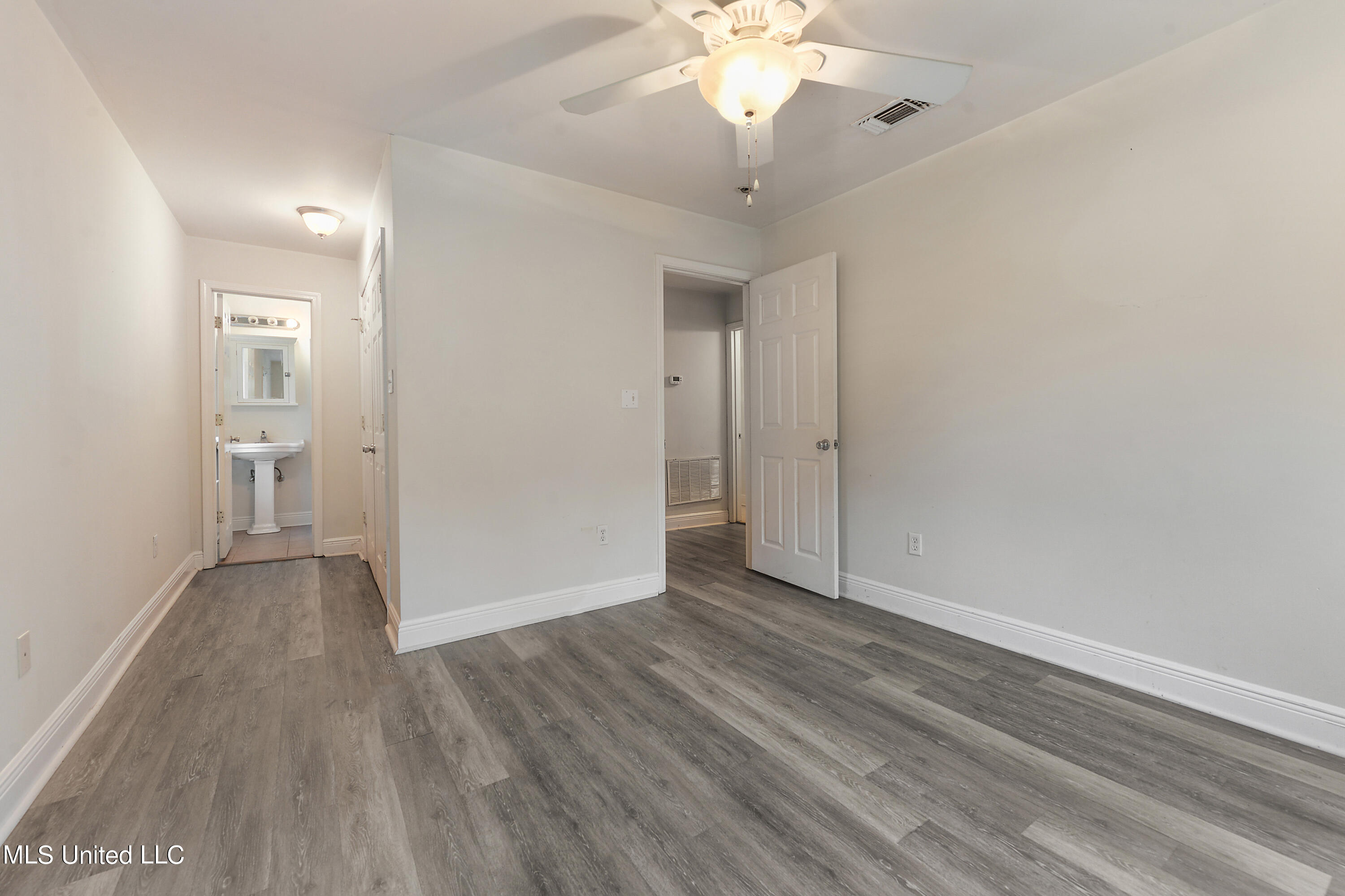 100 Hickory Lane Property Photo 16