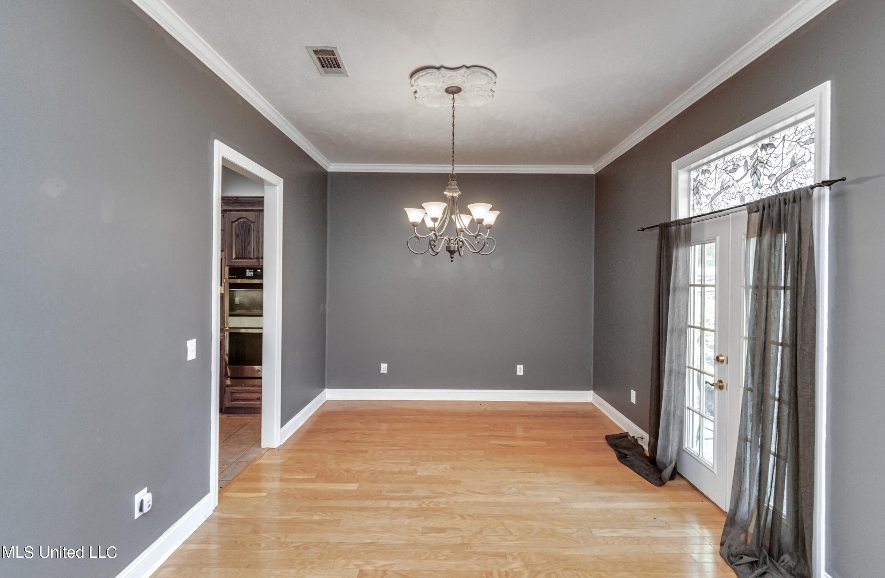 150 Hope Lane Property Photo 4