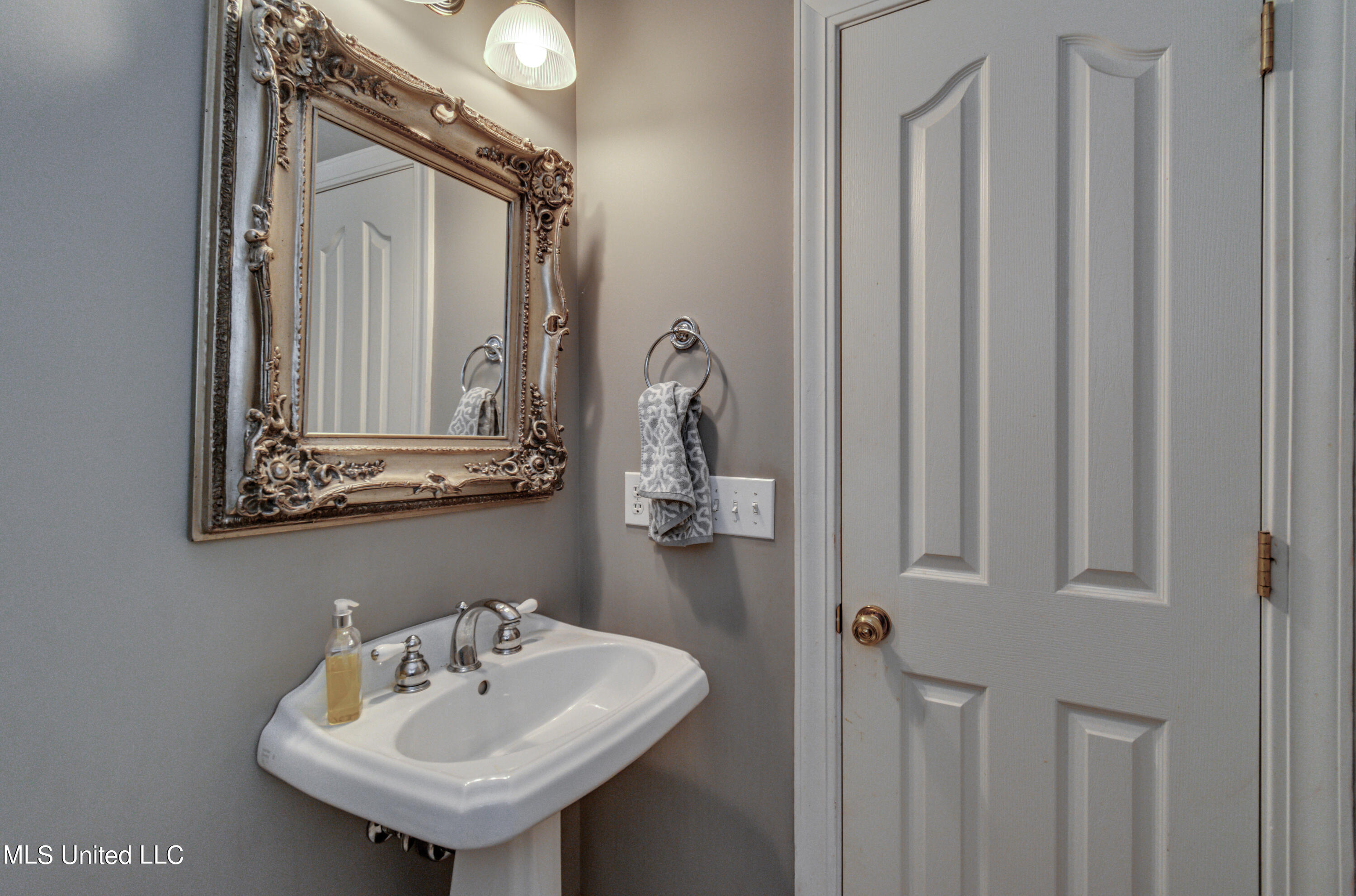 150 Hope Lane Property Photo 6