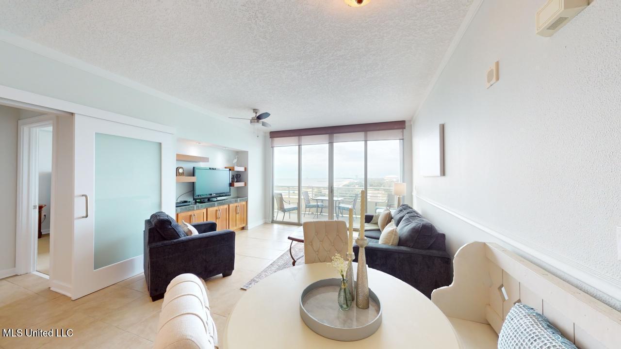 2060 Beach Boulevard Property Photo 5