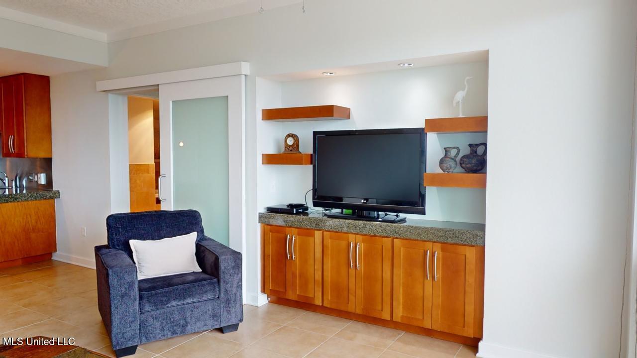 2060 Beach Boulevard Property Photo 6