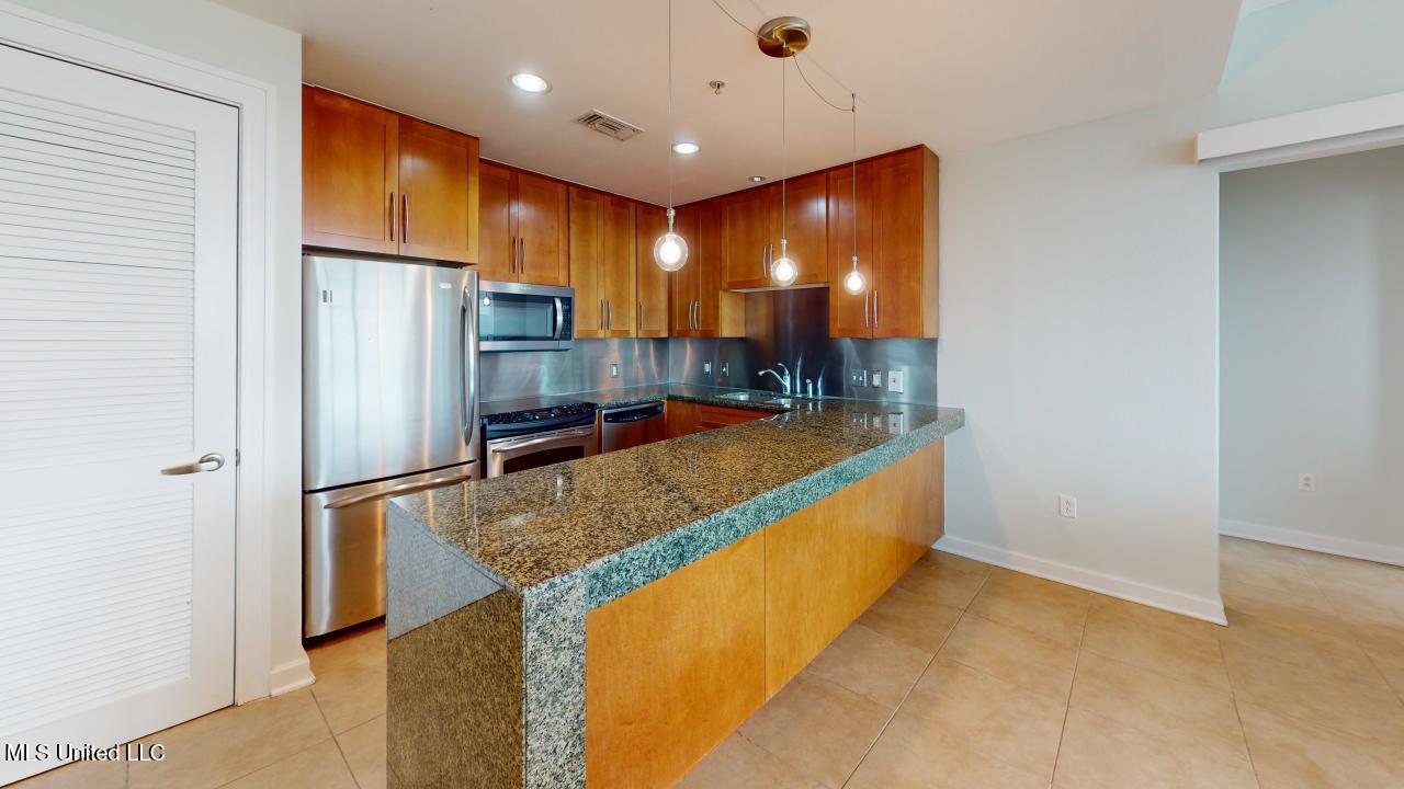 2060 Beach Boulevard Property Photo 7