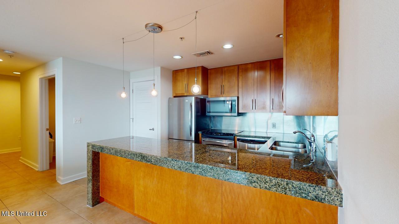 2060 Beach Boulevard Property Photo 9