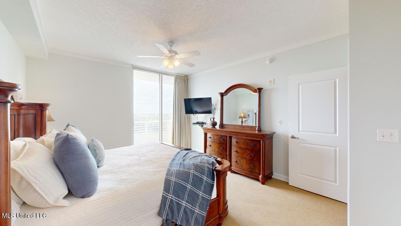 2060 Beach Boulevard Property Photo 12