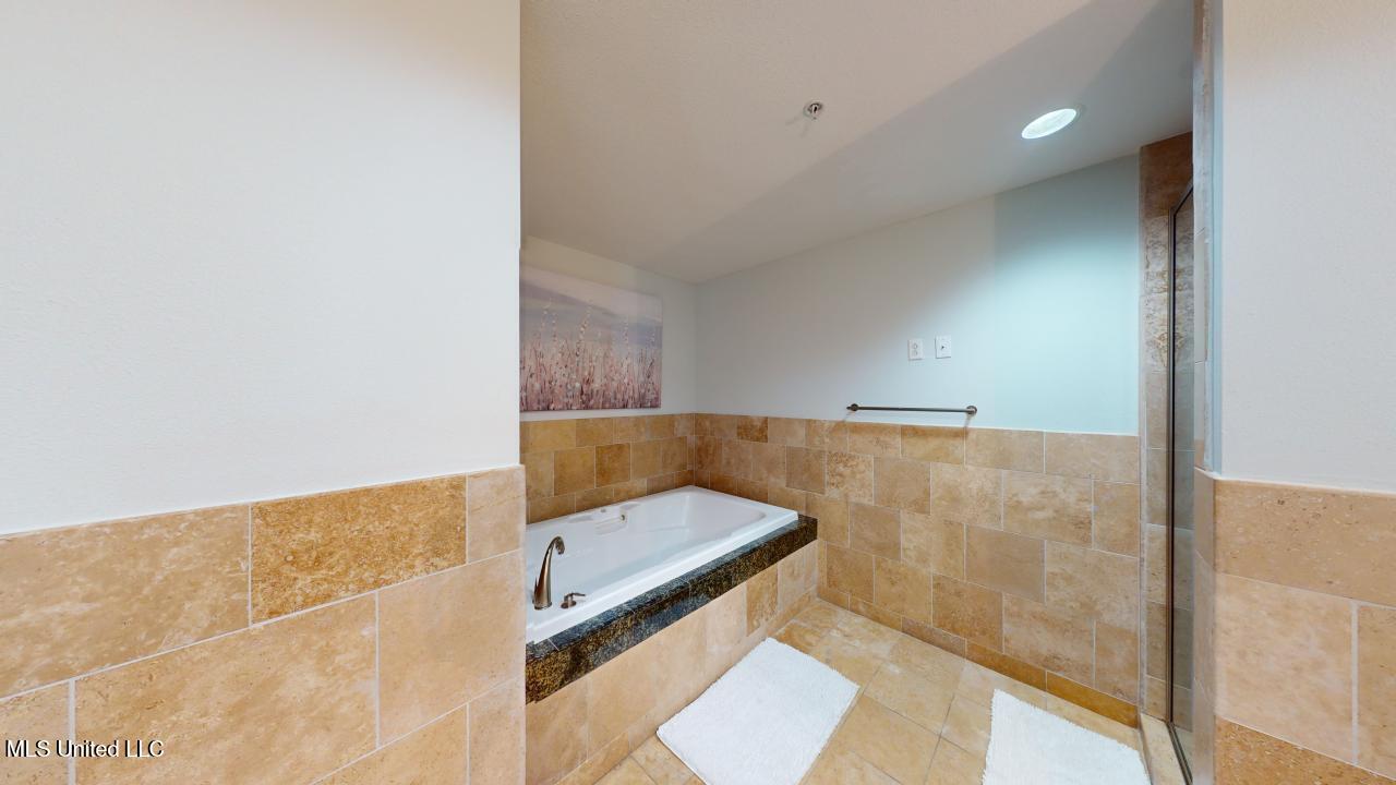 2060 Beach Boulevard Property Photo 14