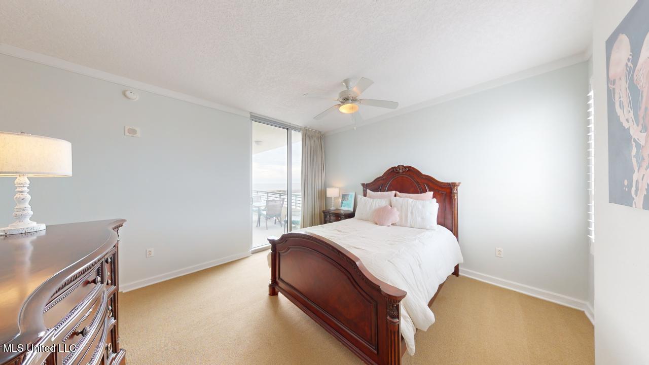 2060 Beach Boulevard Property Photo 17