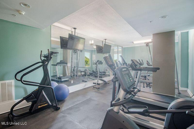 2060 Beach Boulevard Property Photo 22