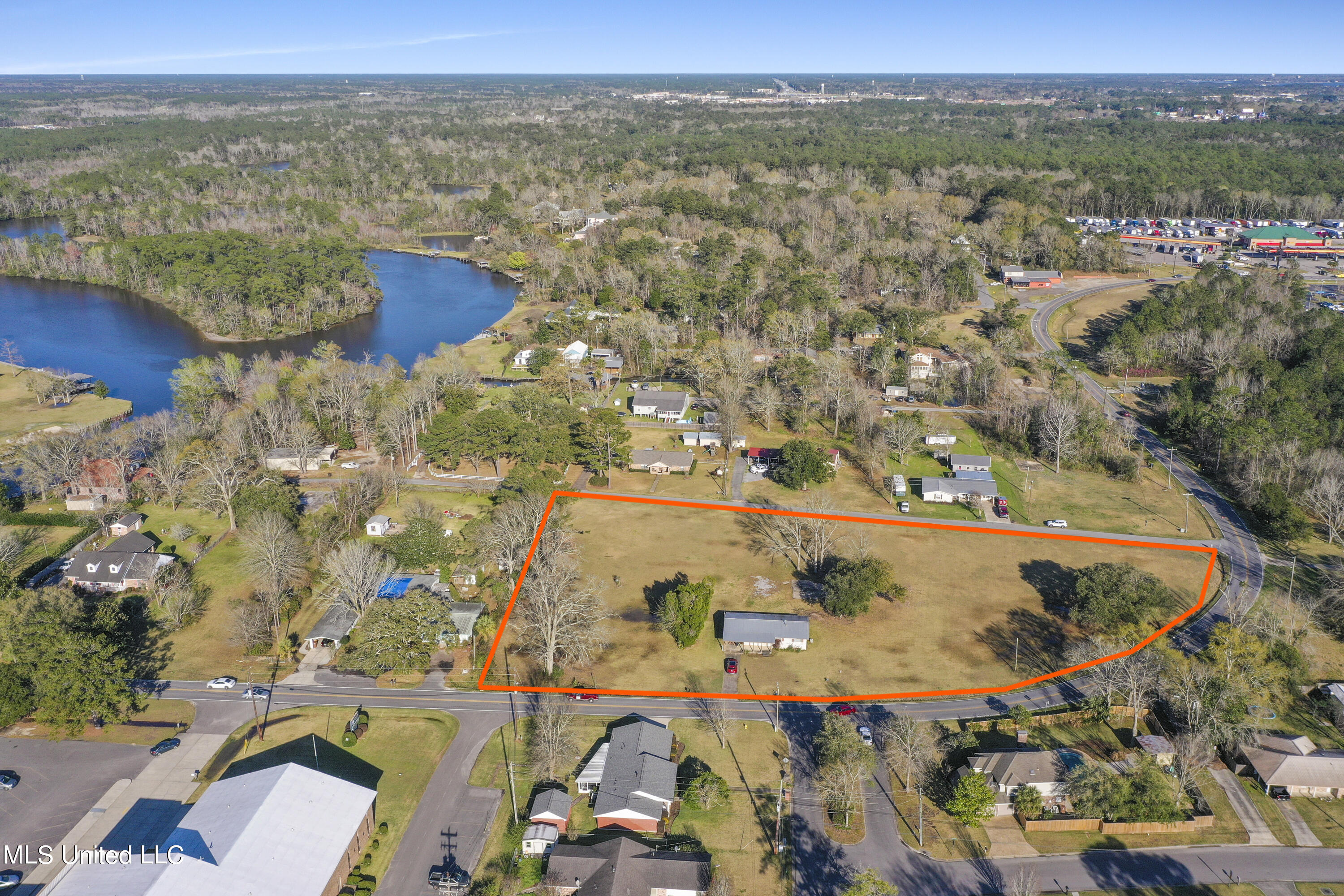 11532 Cedar Lake Road Property Photo 3