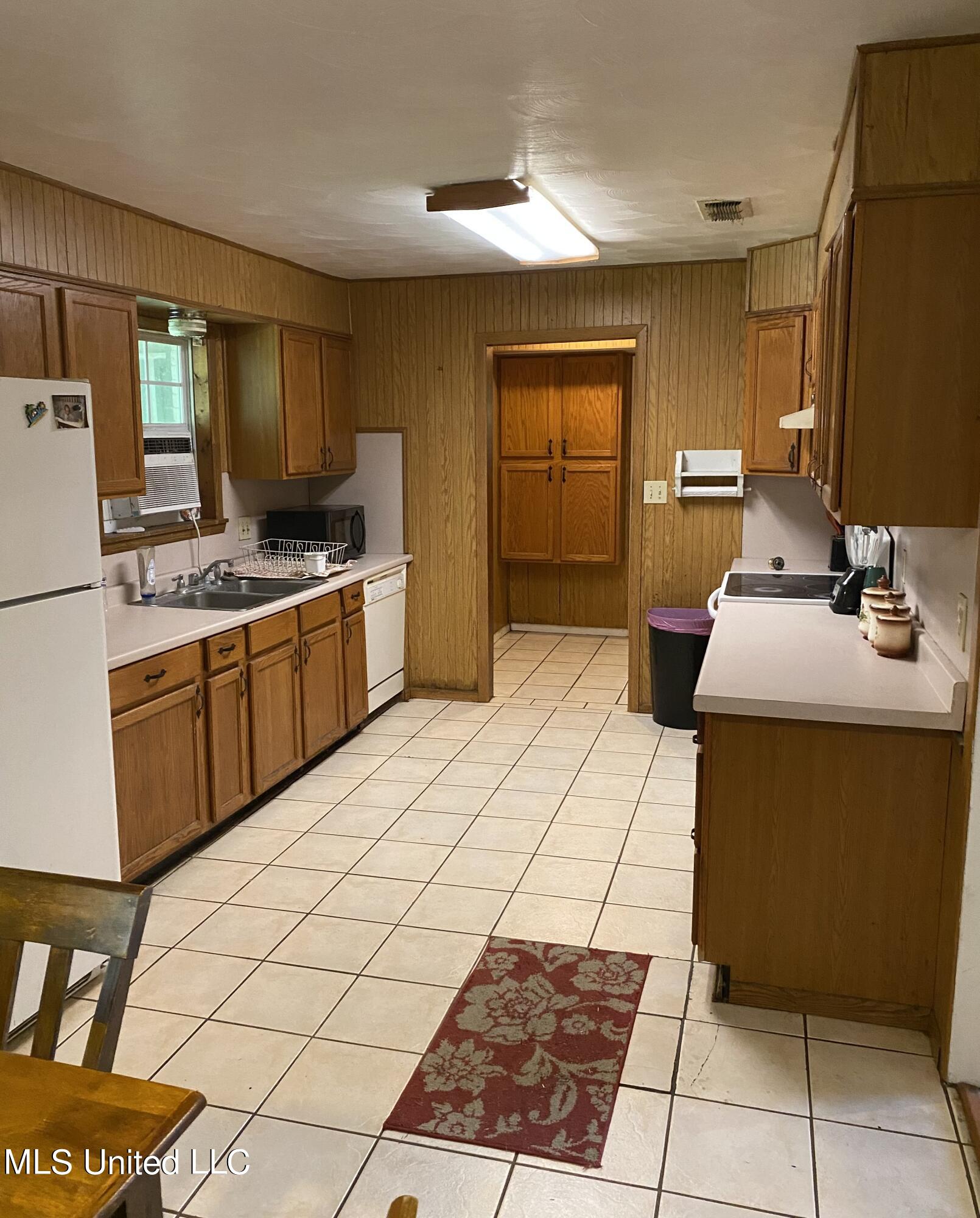 204 N Wilson Boulevard Property Photo 3
