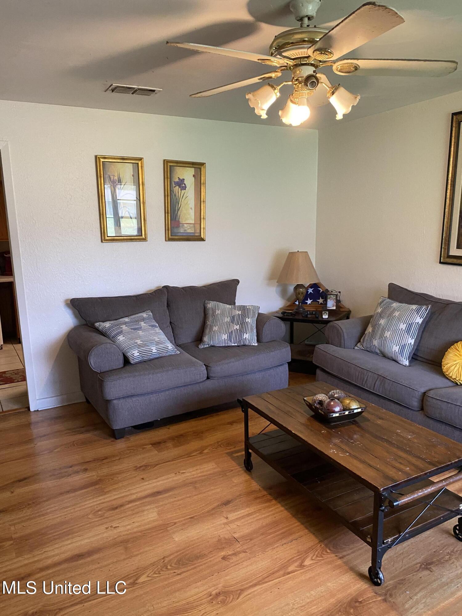 204 N Wilson Boulevard Property Photo 6