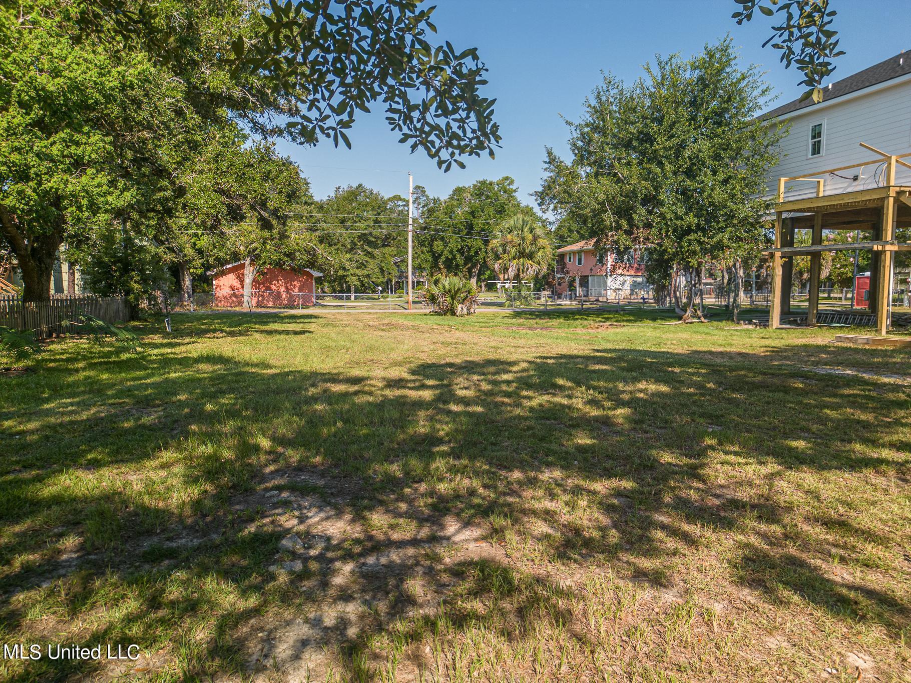 33 Good Street Property Photo 3