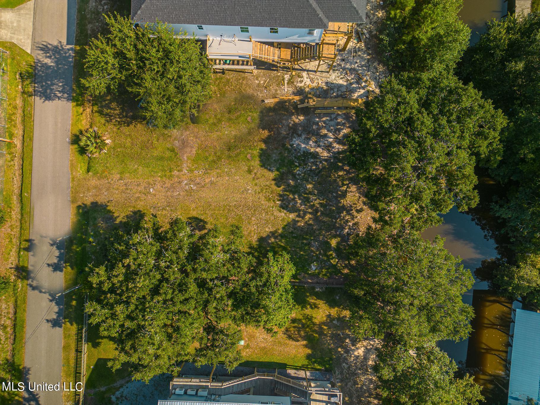 33 Good Street Property Photo 12