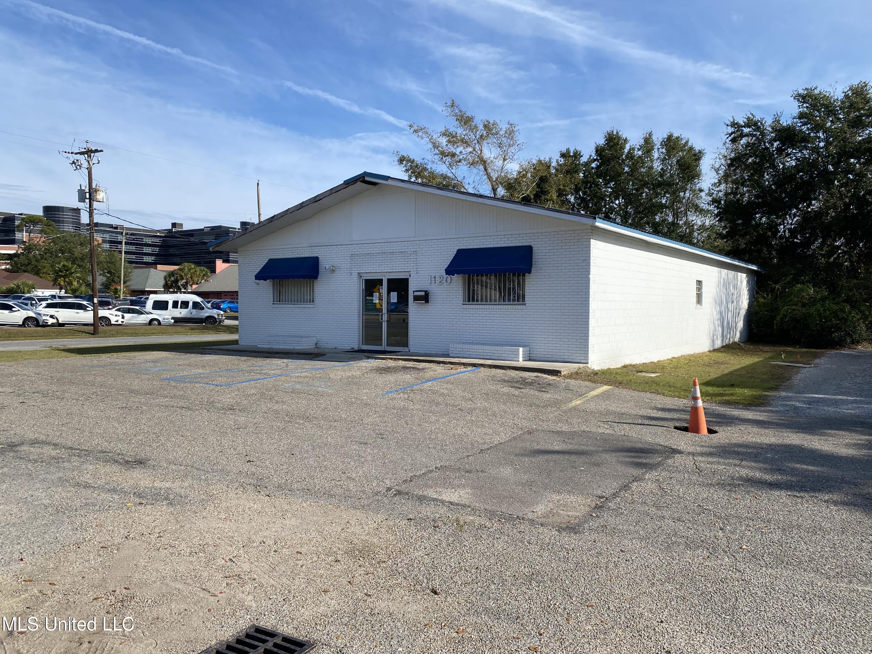 1120 Broad Avenue Property Photo 2