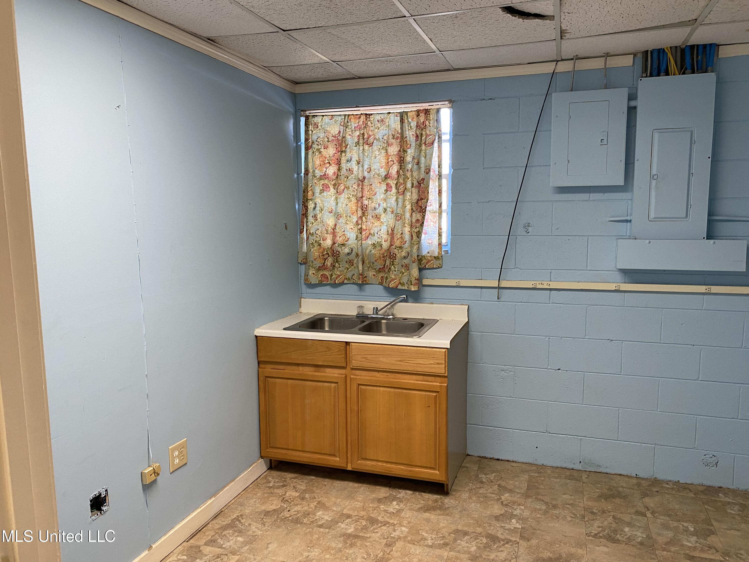 1120 Broad Avenue Property Photo 8