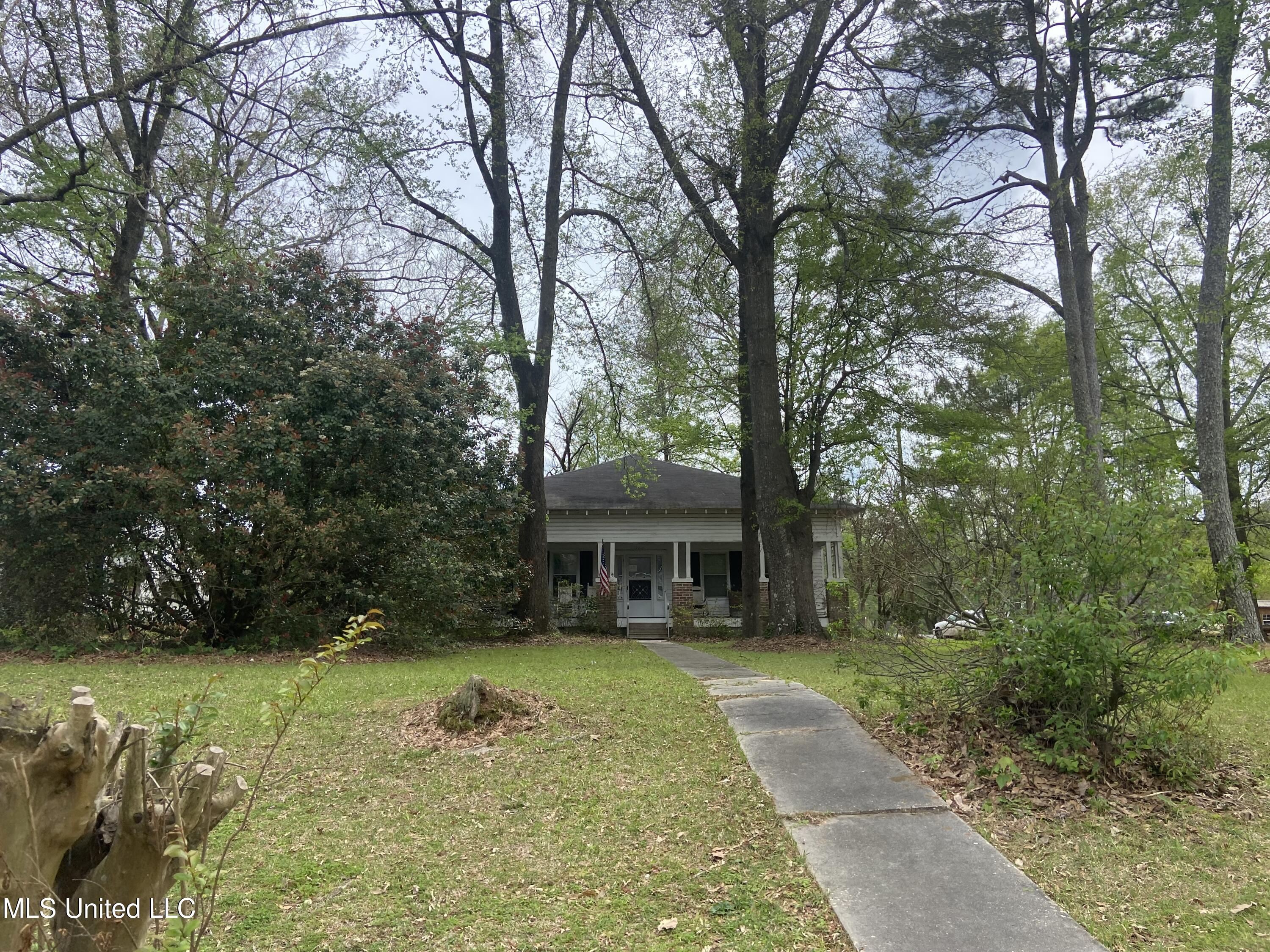 702 E Jackson Road Property Photo 6