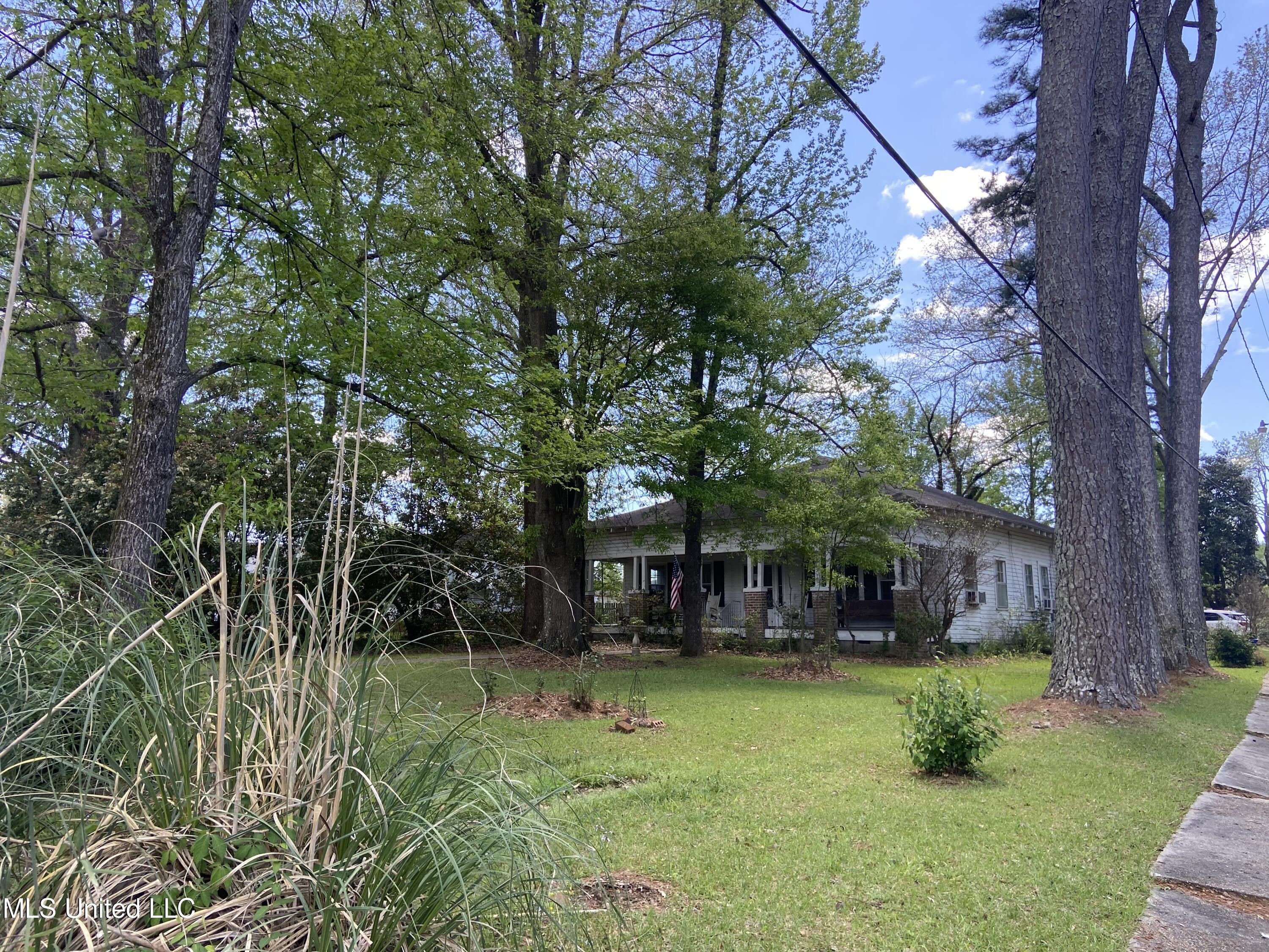 702 E Jackson Road Property Photo 7
