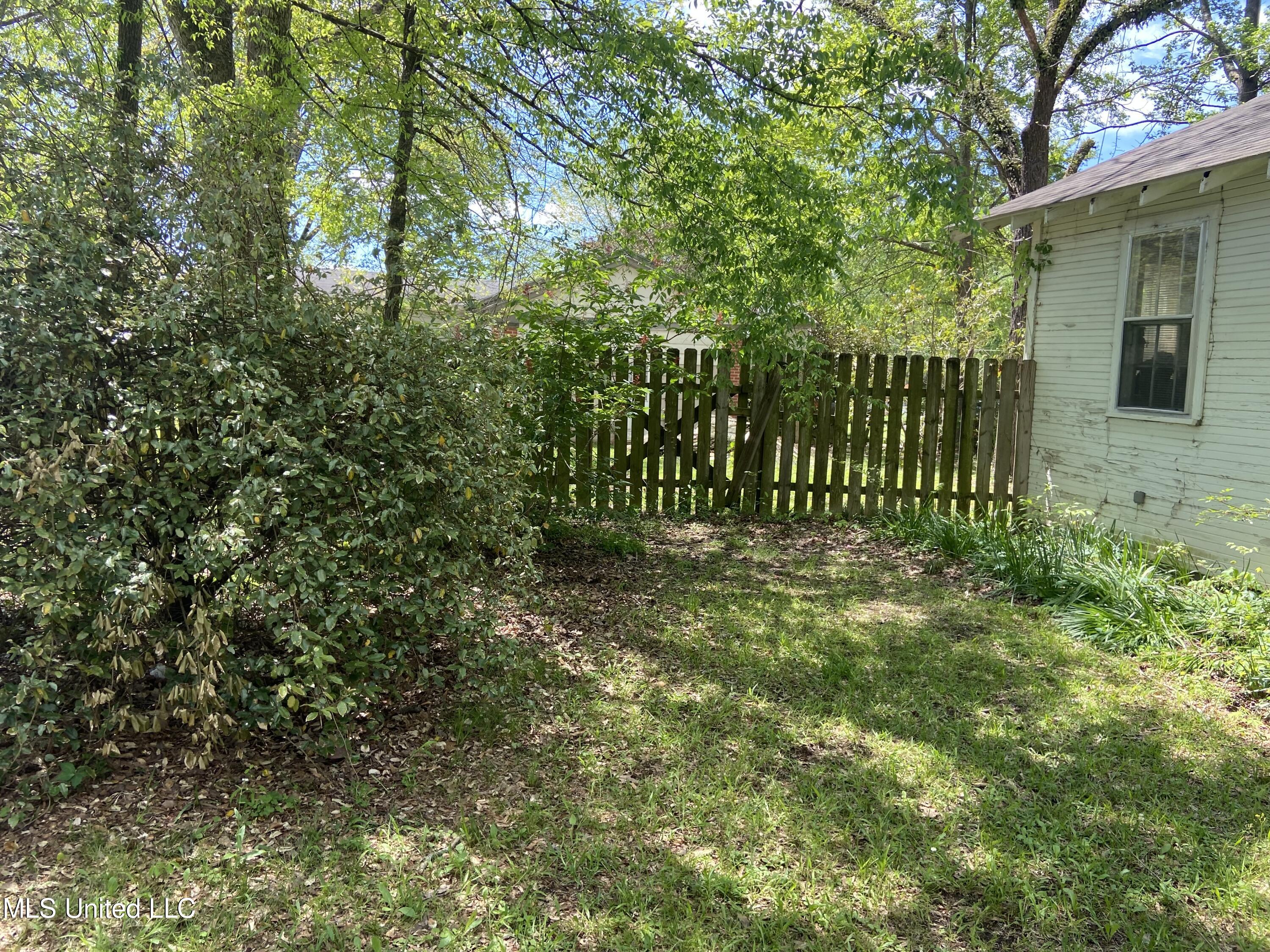 702 E Jackson Road Property Photo 11