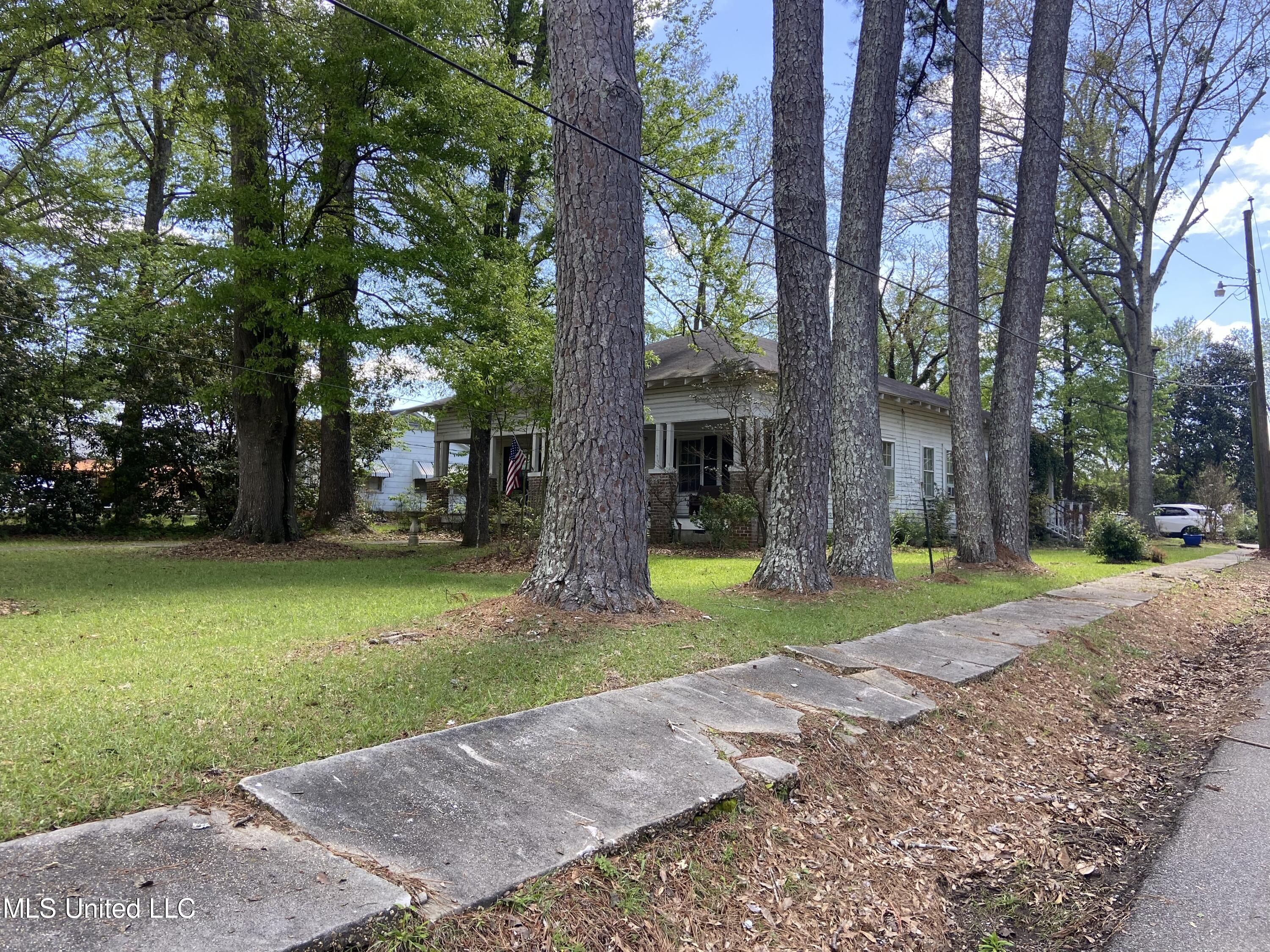 702 E Jackson Road Property Photo 12