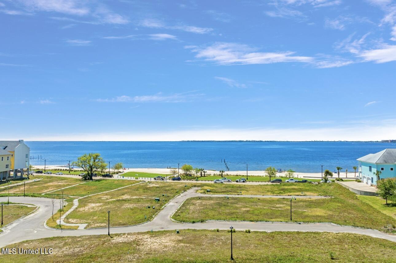 104 S Beach Drive Property Photo 8