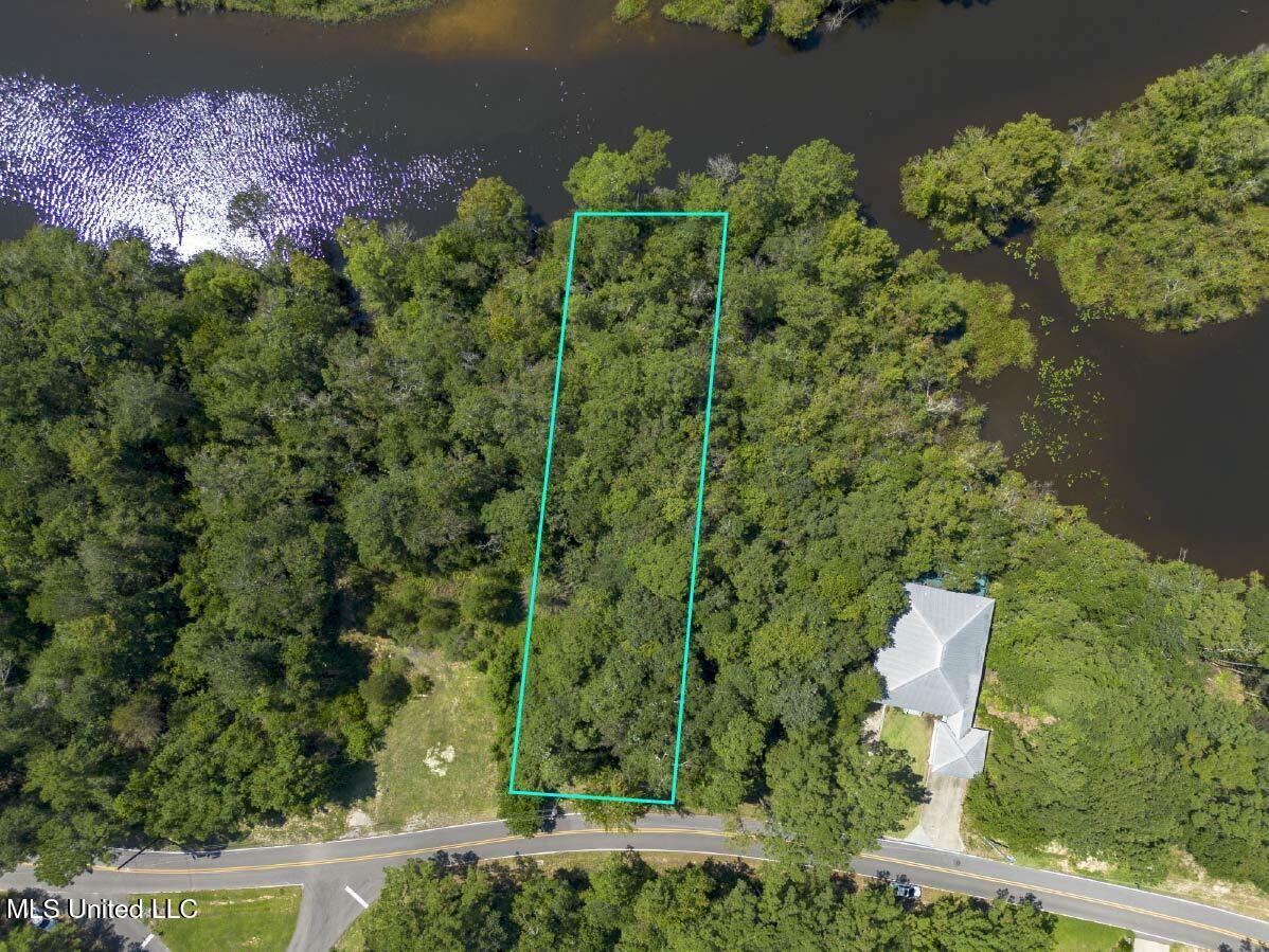 Bayou Circle Property Photo 2