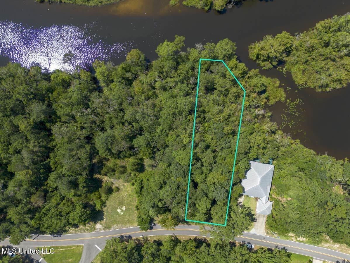 Bayou Circle Property Photo 2