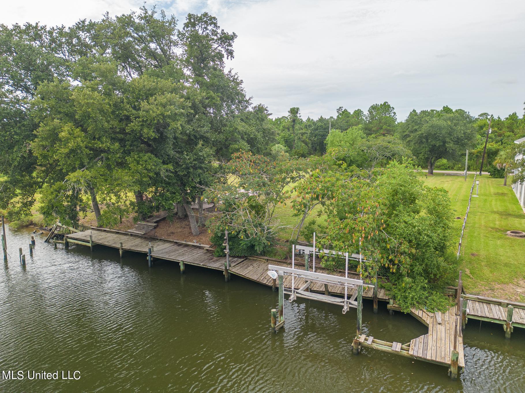 128 Mimosa Street Property Photo 2