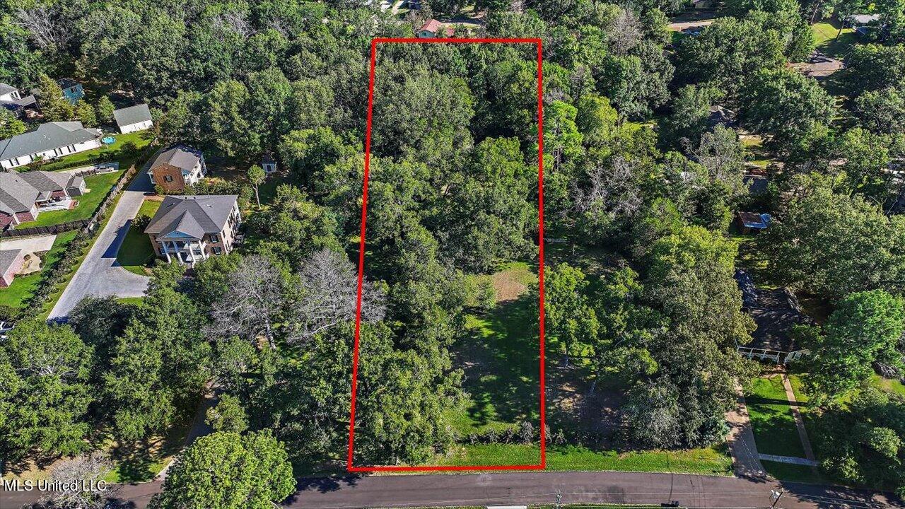 001 Oakwood Drive Property Photo 2