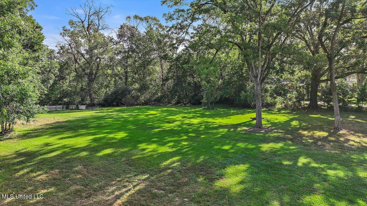 001 Oakwood Drive Property Photo 4