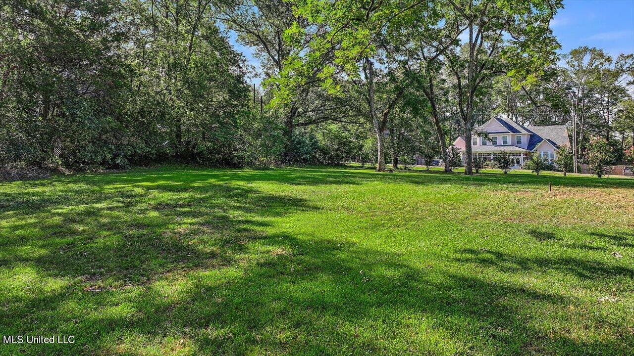 001 Oakwood Drive Property Photo 13