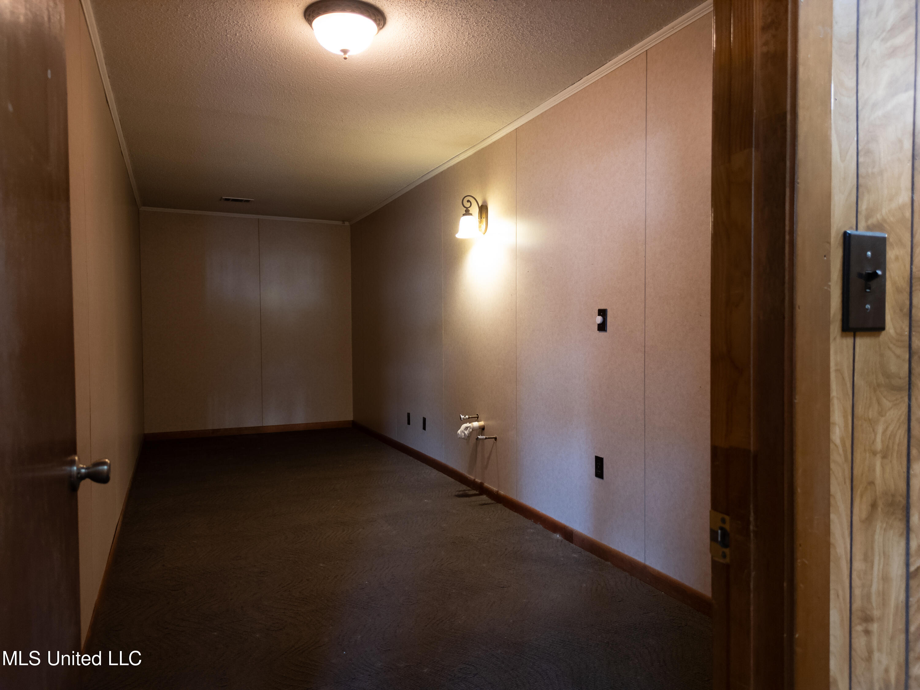 3433 Main Street Property Photo 9