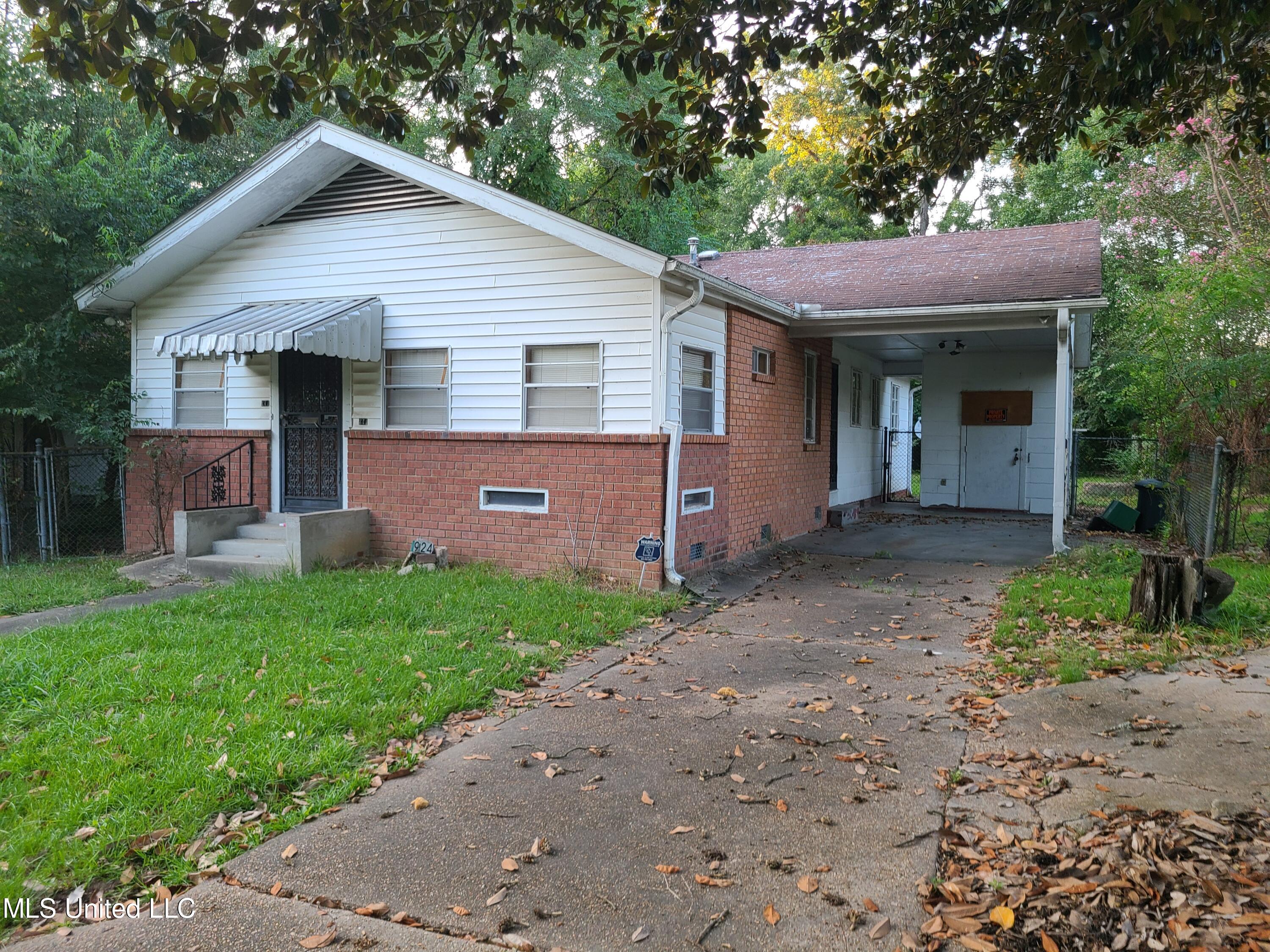 924 Ann Banks Street Property Photo 1