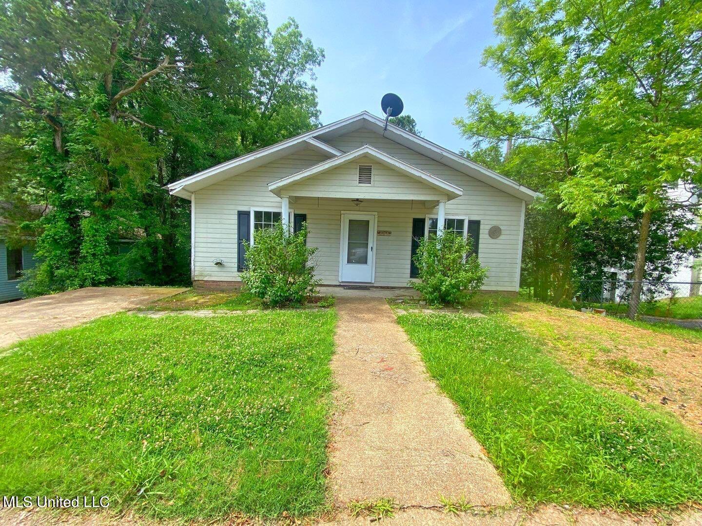 405 E Jefferson Street Property Photo 1