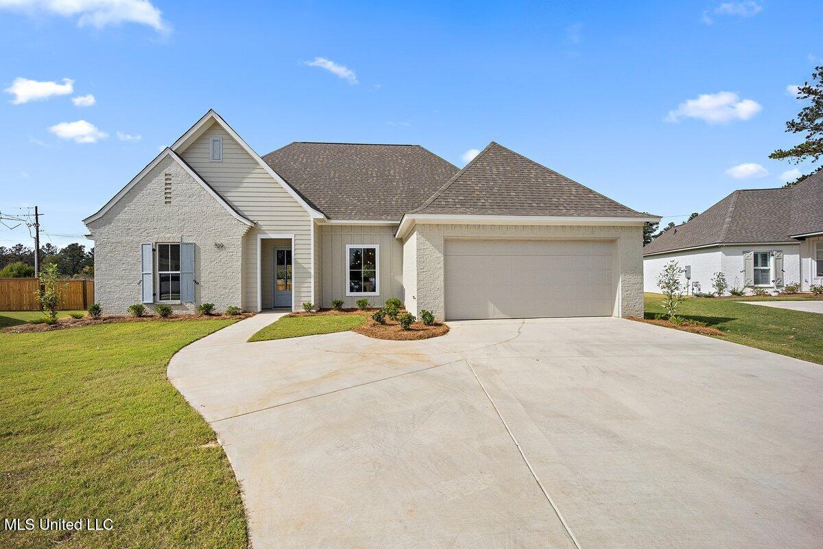 109 Lakecrest Drive Property Photo 1