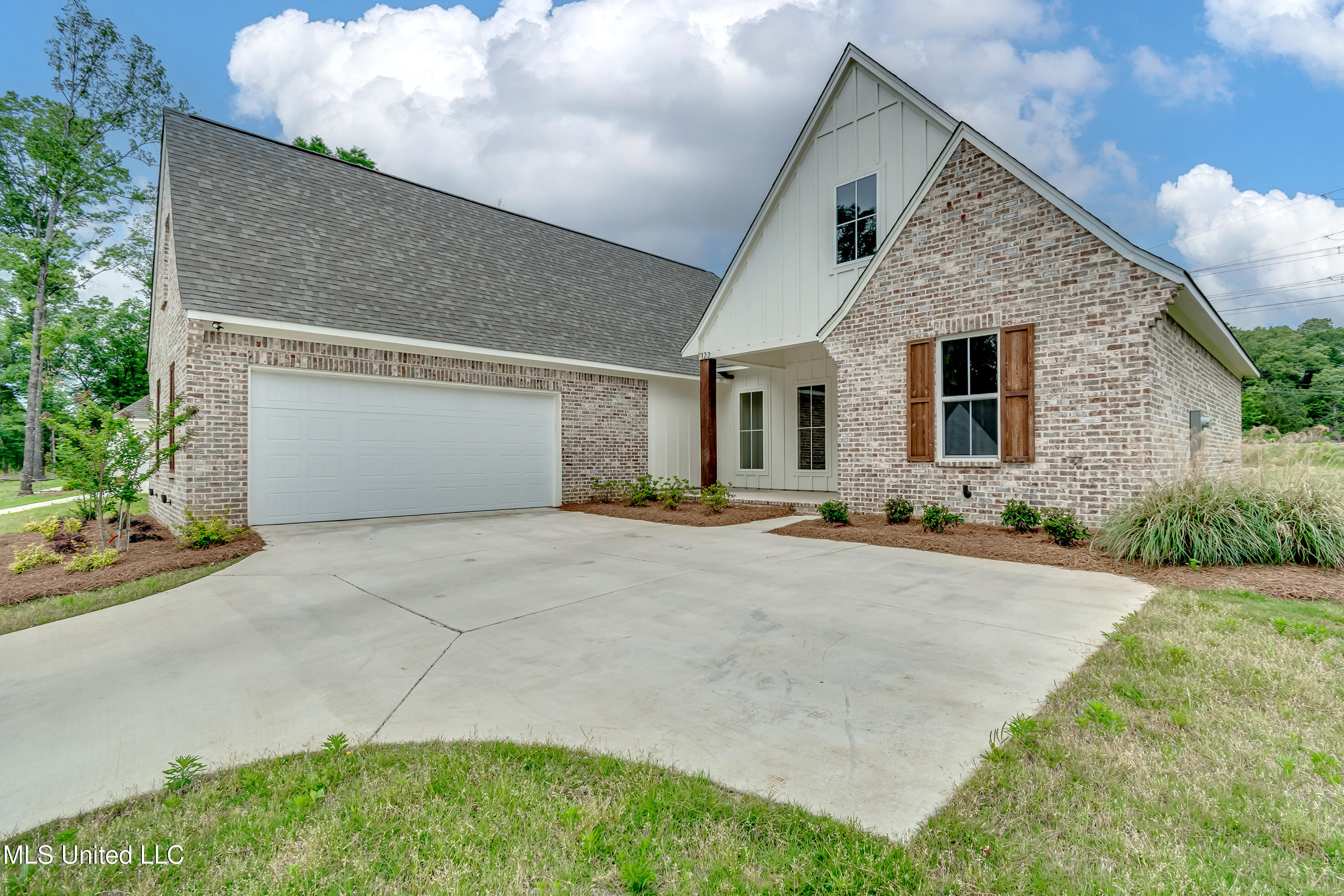 122 Grayson Way Property Photo 1