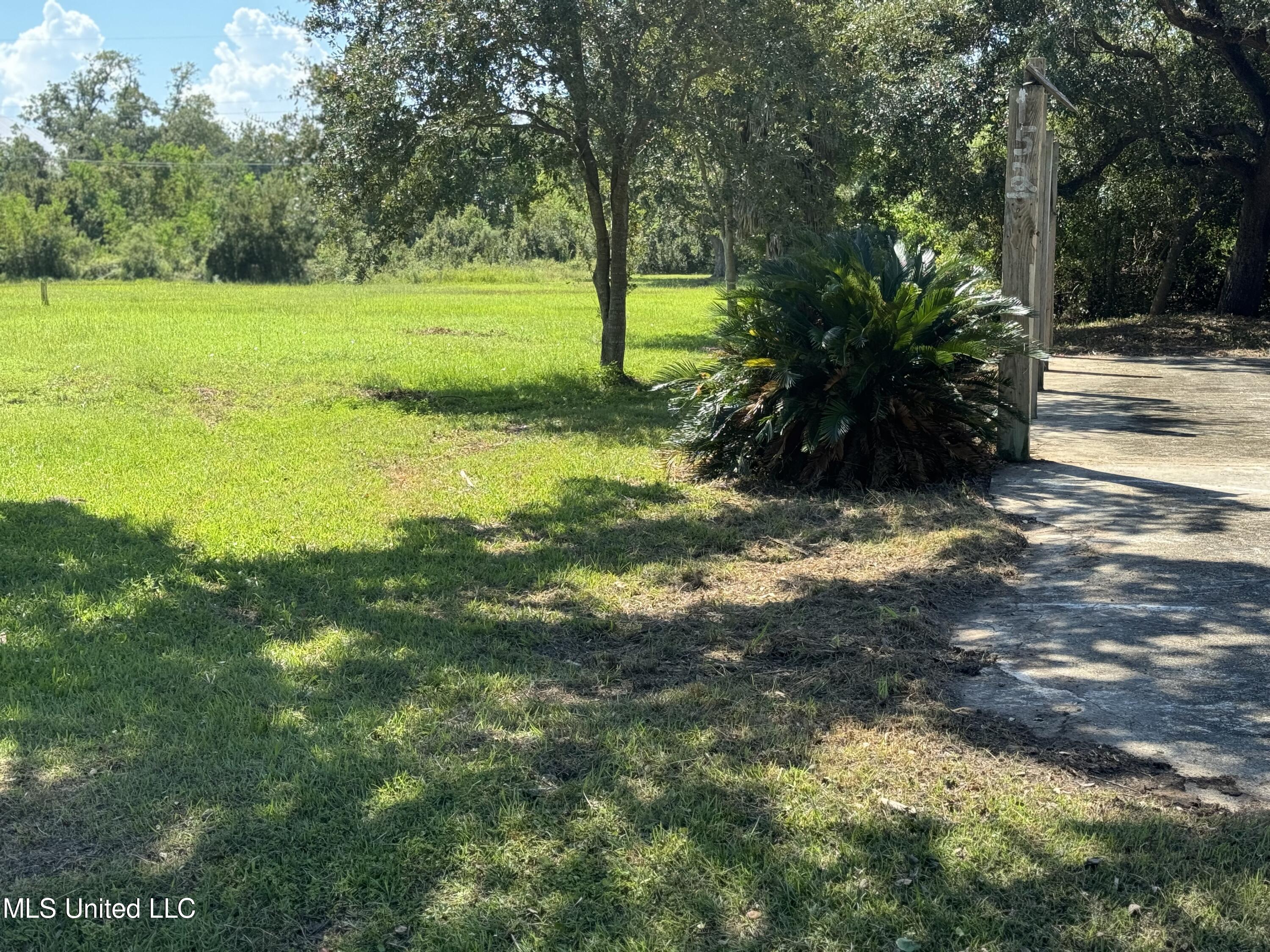 152 Burnett Property Photo 6