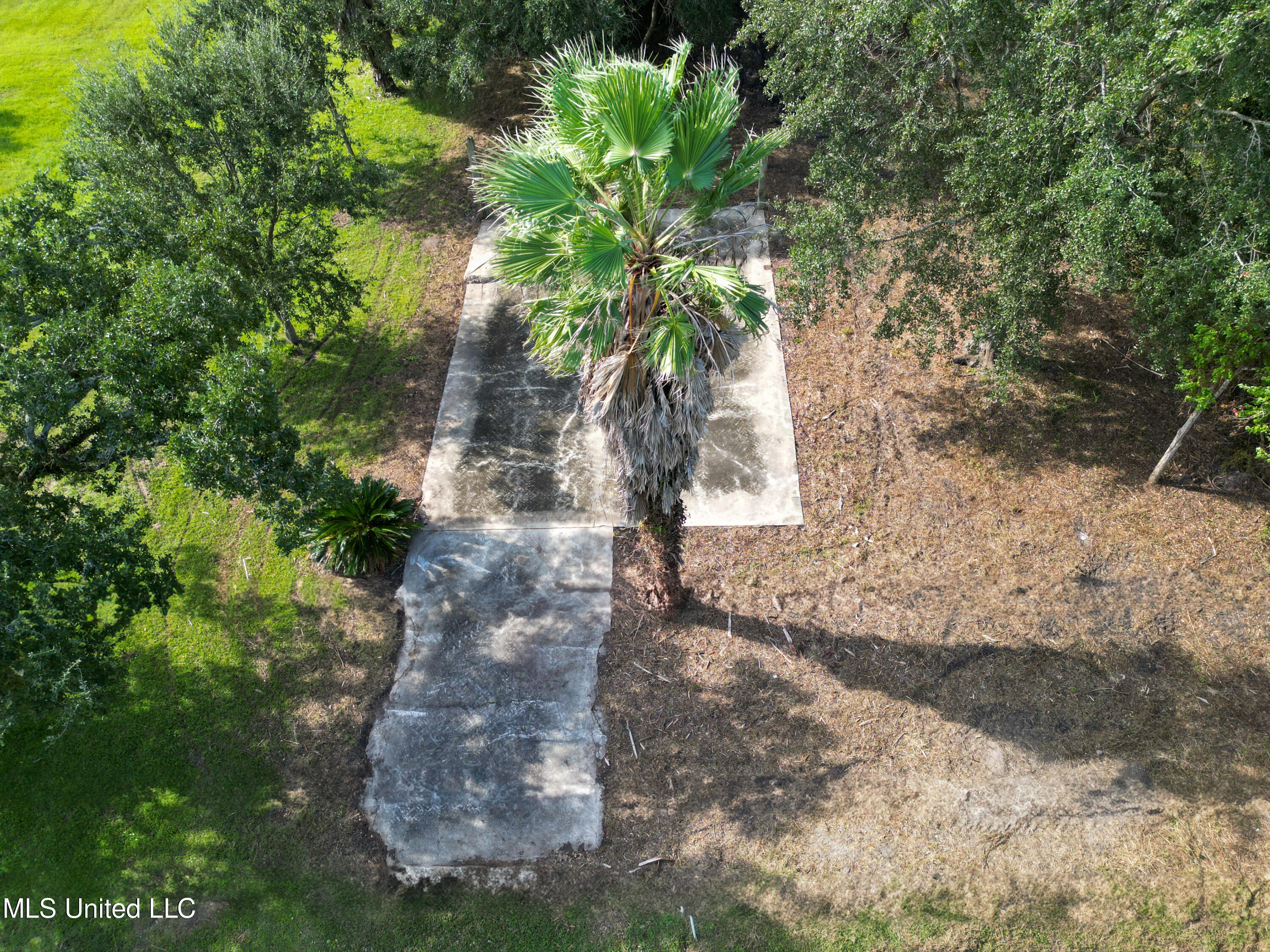 152 Burnett Property Photo 8