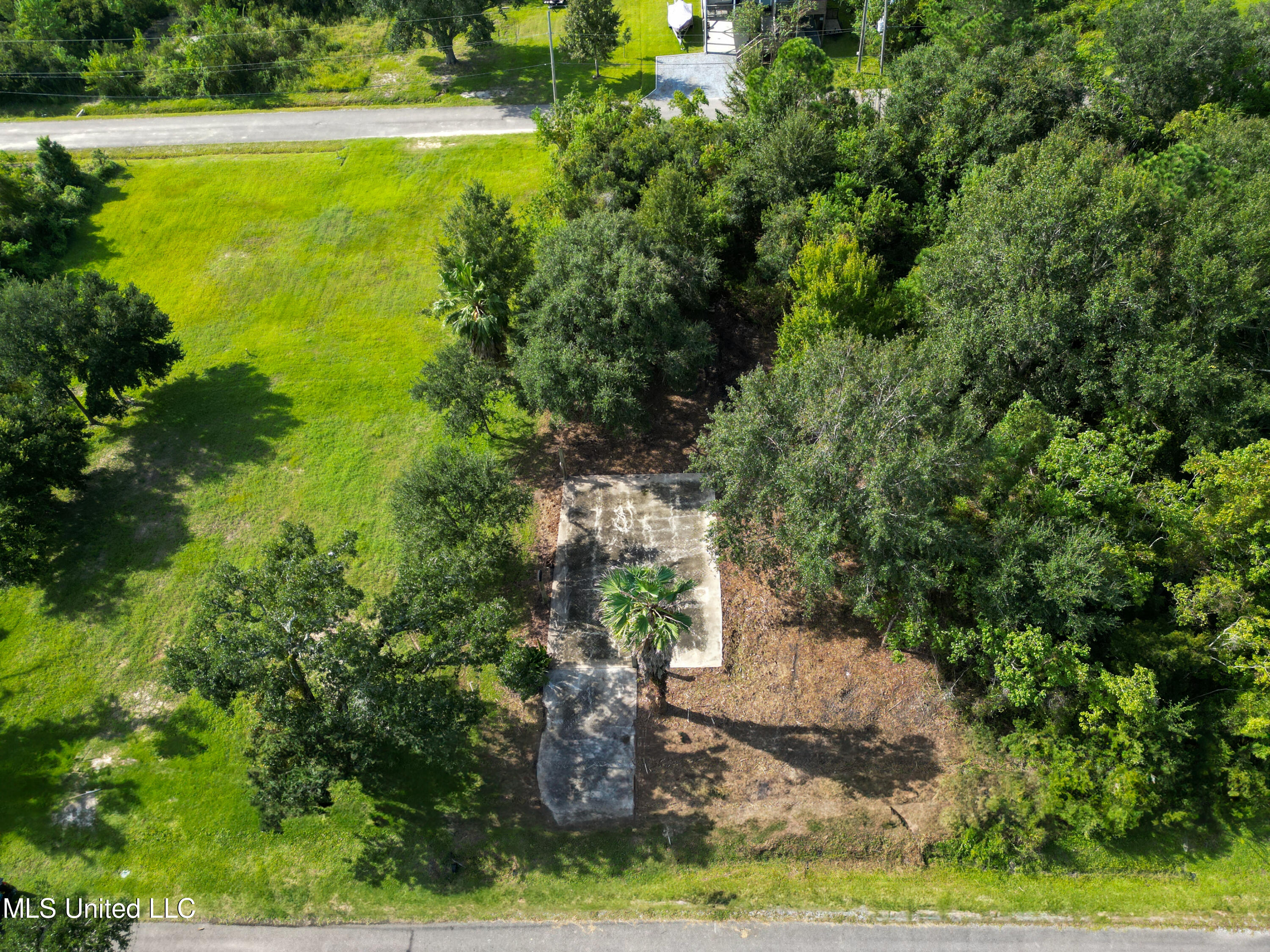 152 Burnett Property Photo 9