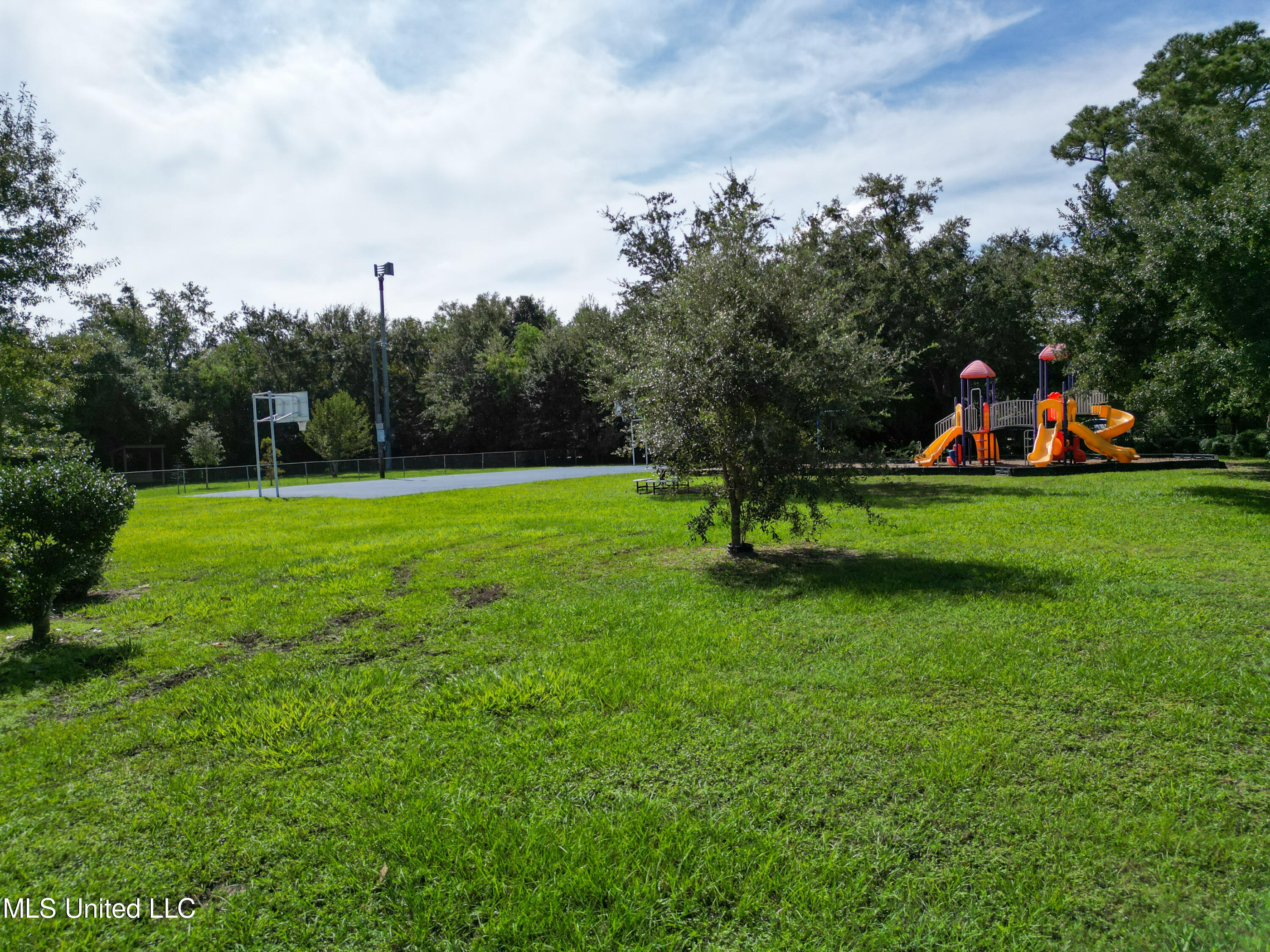 152 Burnett Property Photo 18