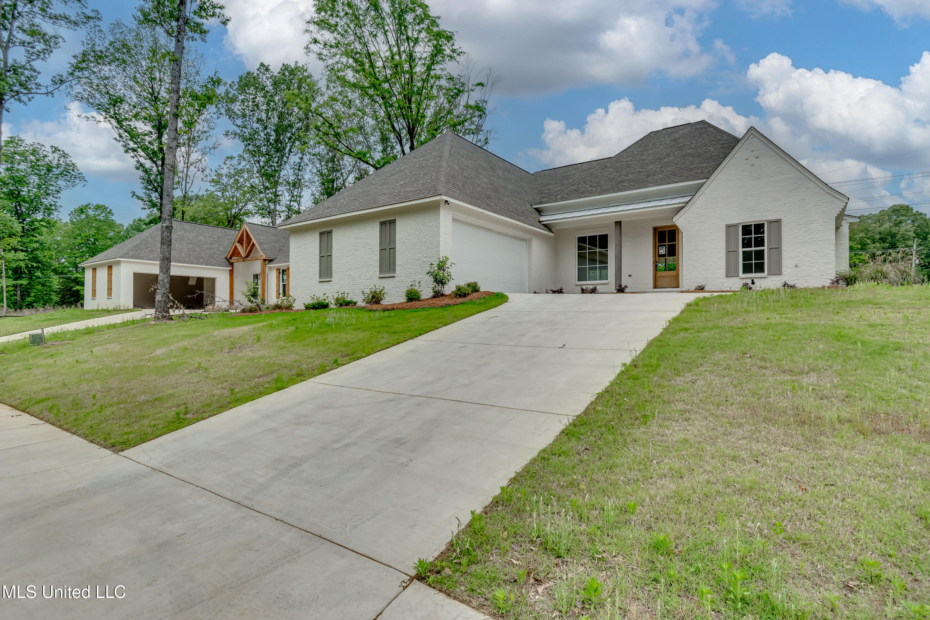 124 Grayson Way Property Photo 1