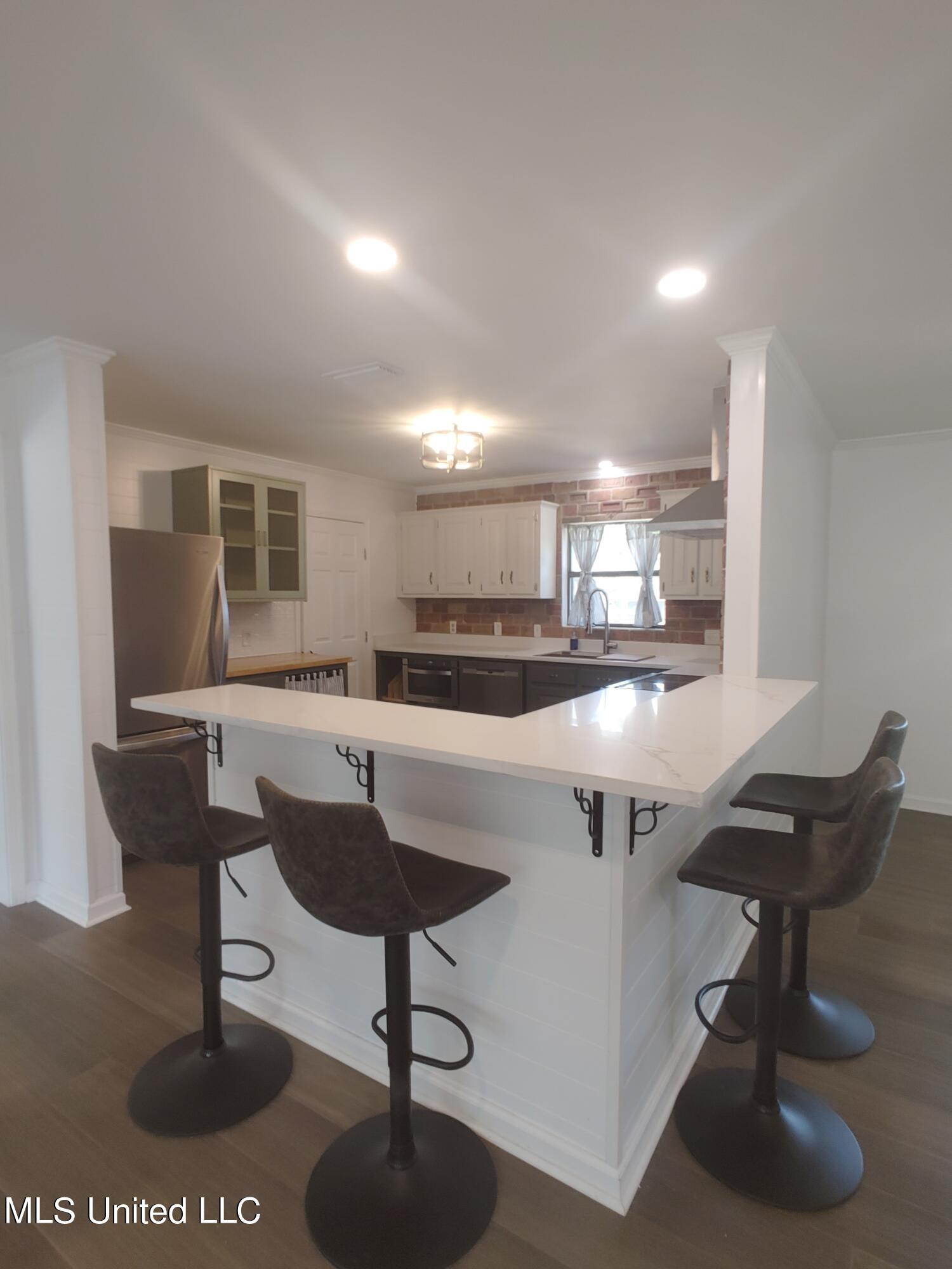 705 E Lakeshore Drive Property Photo 14