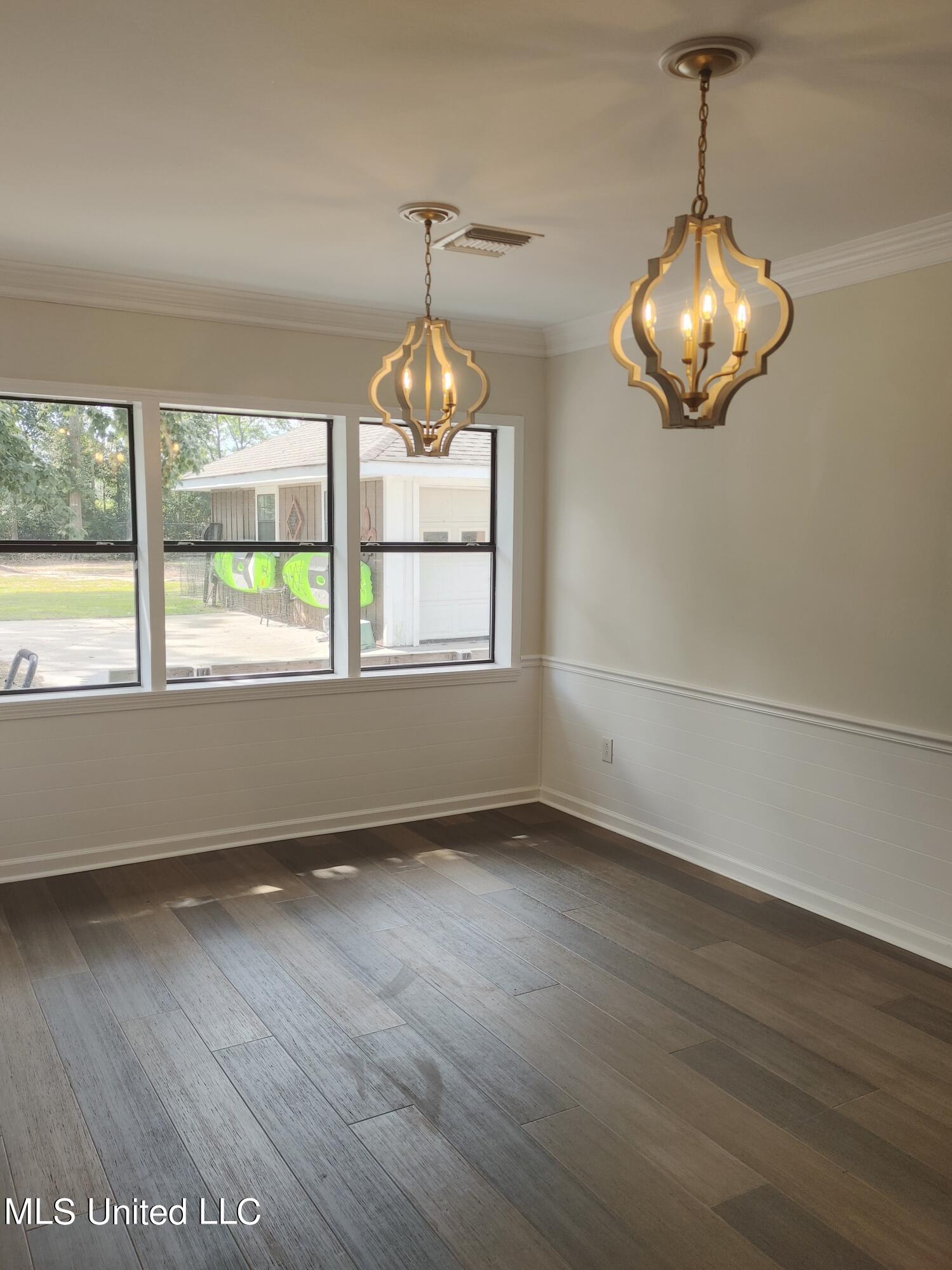 705 E Lakeshore Drive Property Photo 15