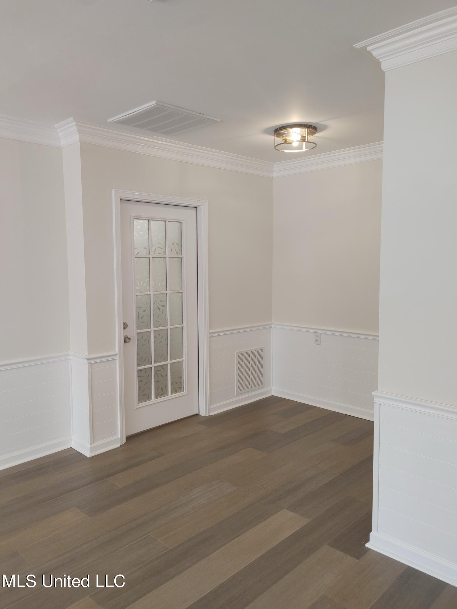 705 E Lakeshore Drive Property Photo 16